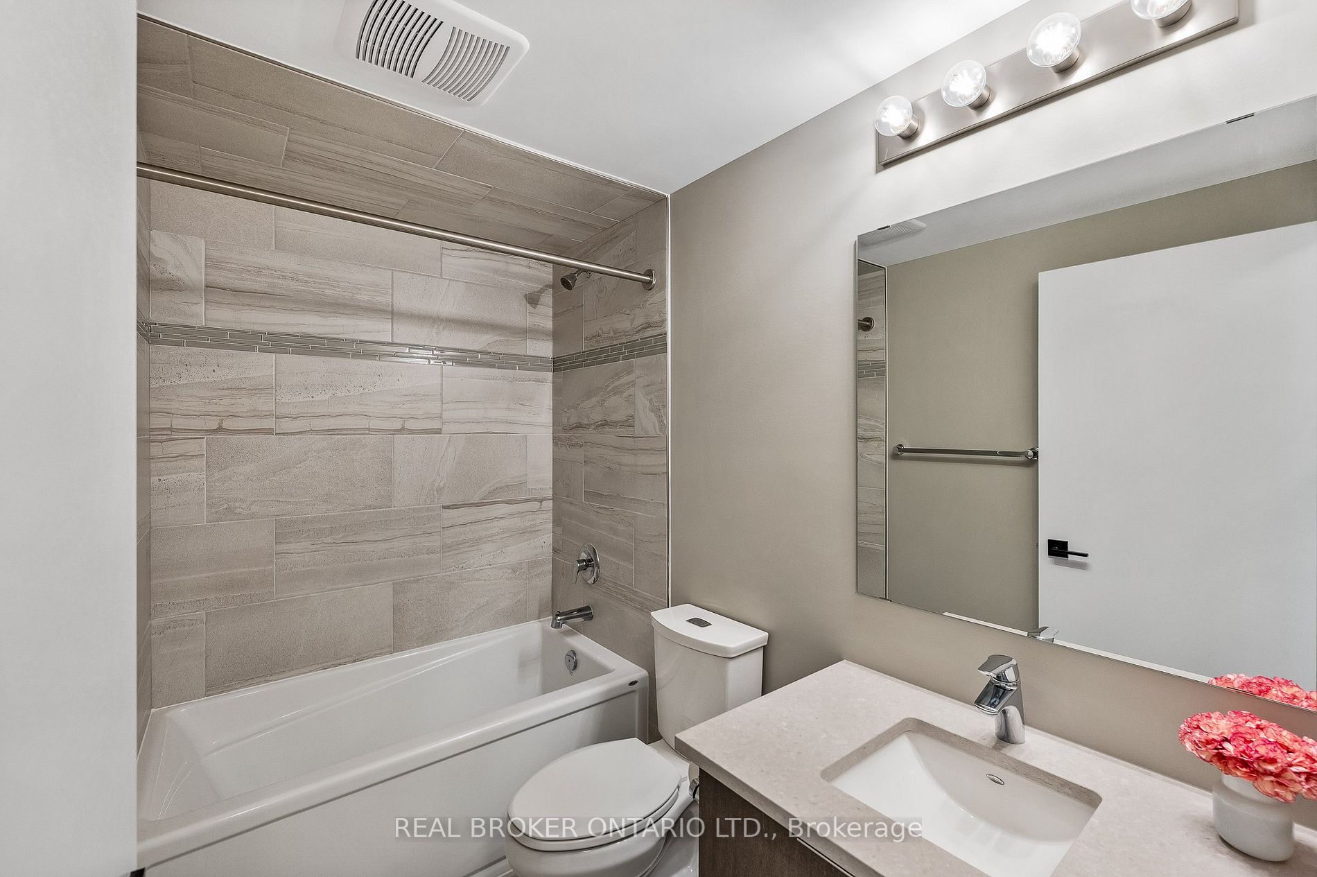 63 Arthur Street S, #213