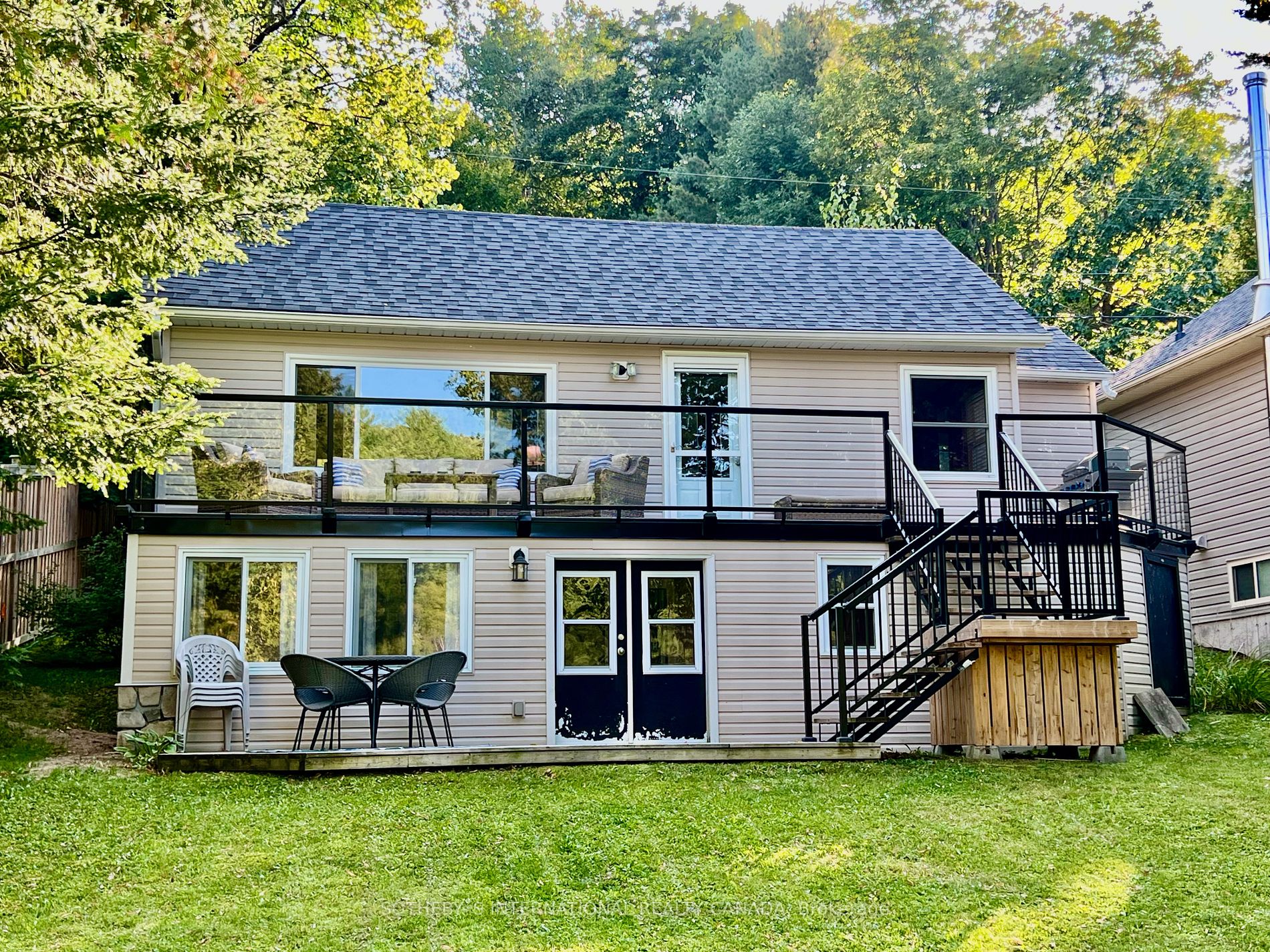 1033 Lakeview Rd