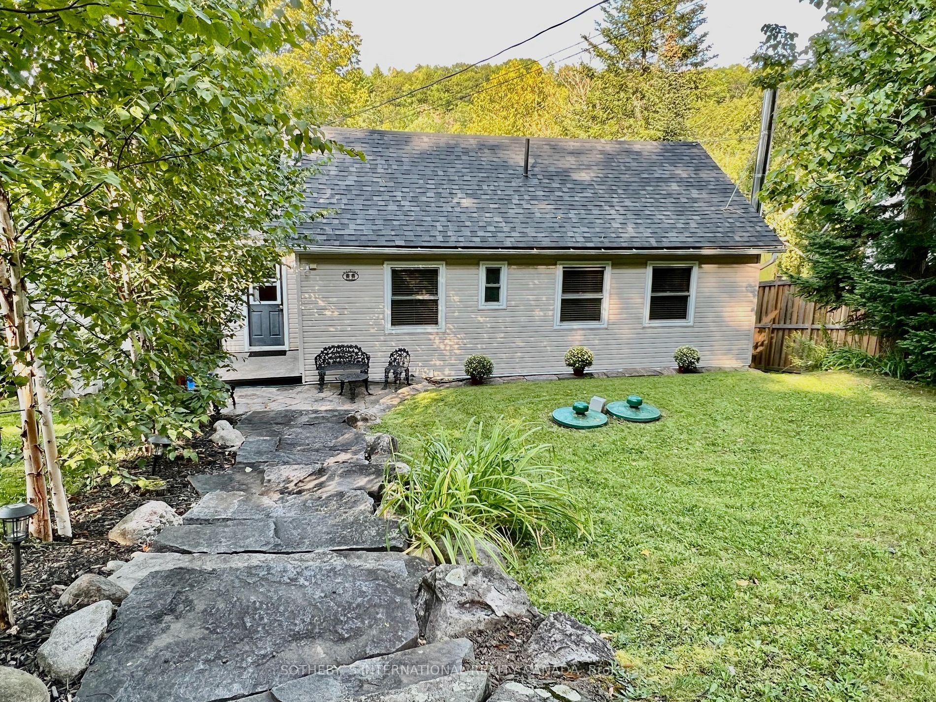 1033 Lakeview Rd