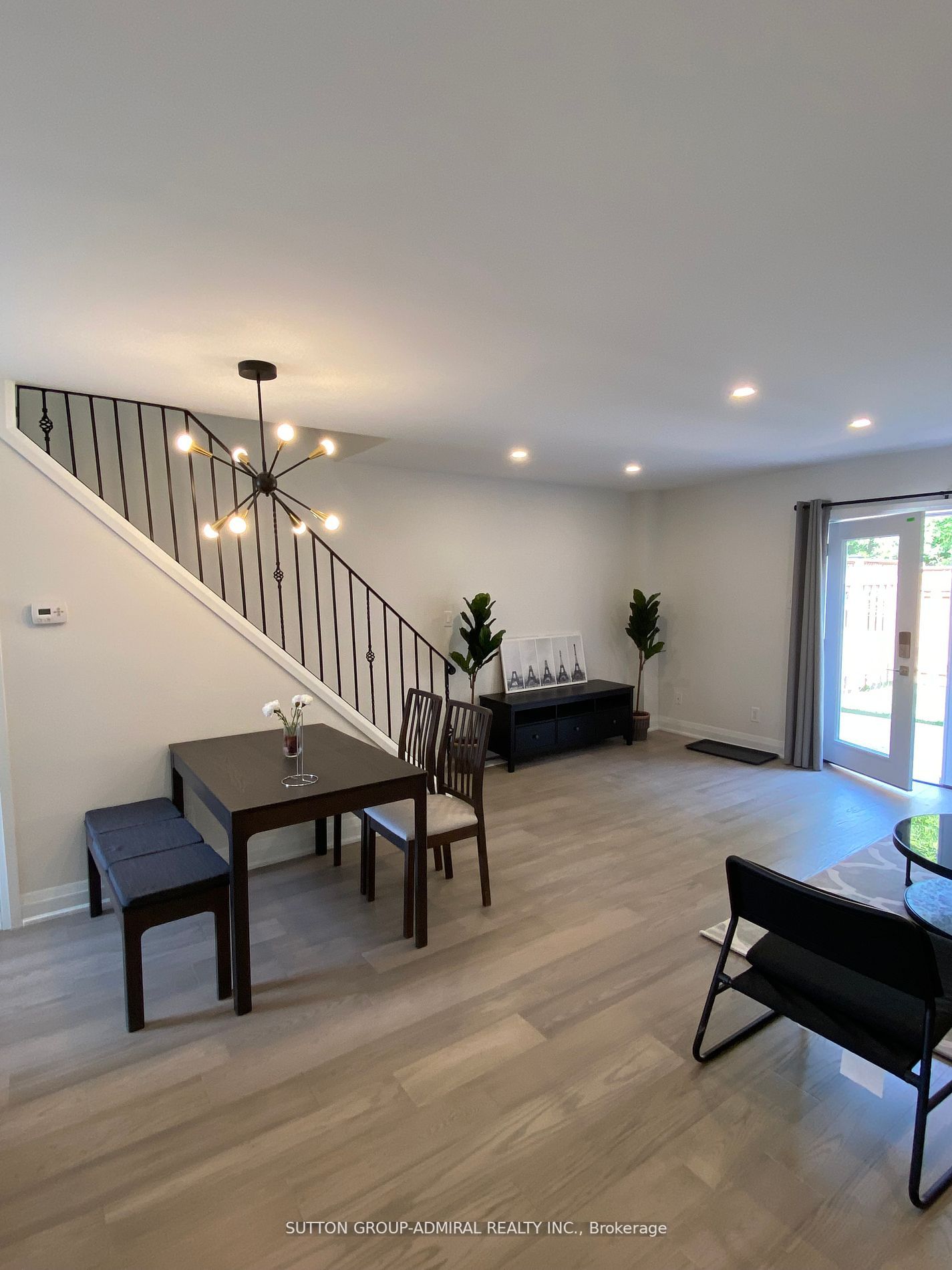 128 Jansen Avenue