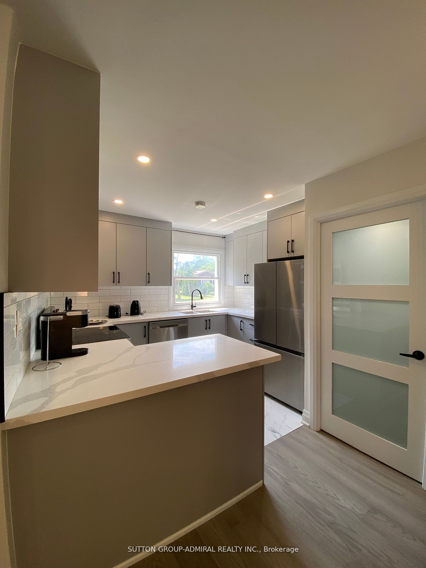 128 Jansen Avenue