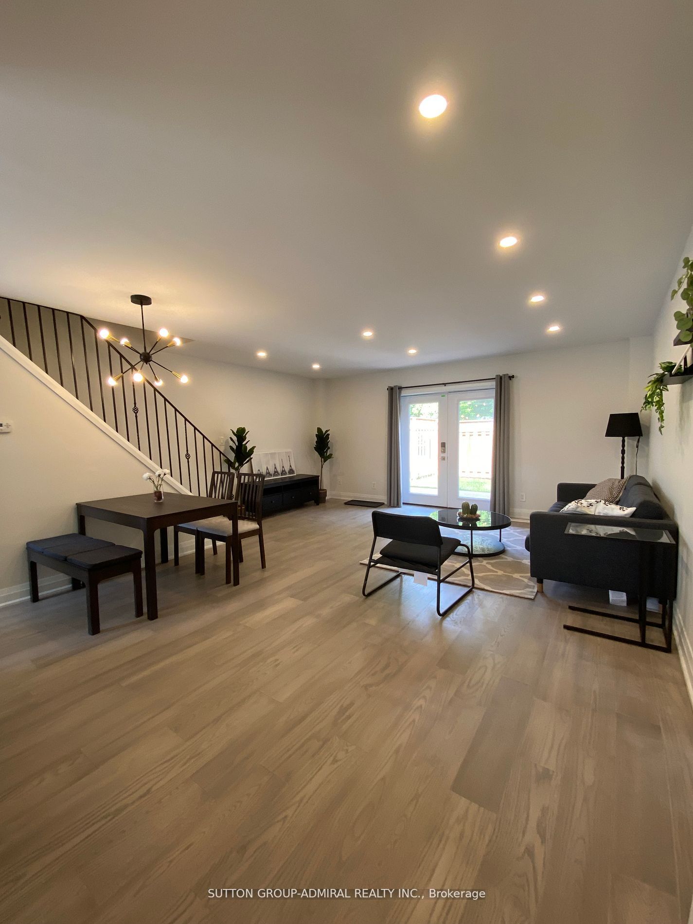 128 Jansen Avenue