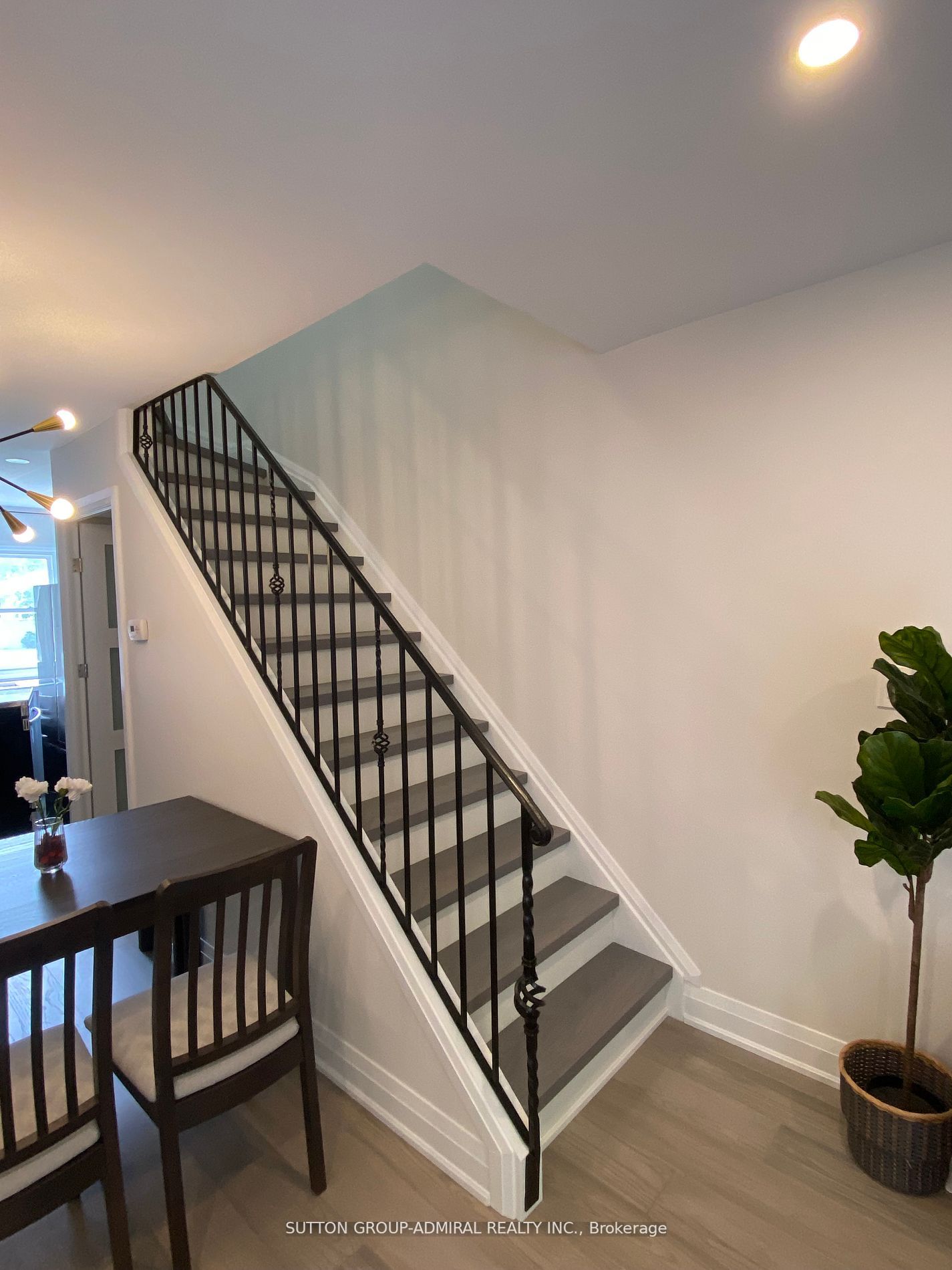 128 Jansen Avenue
