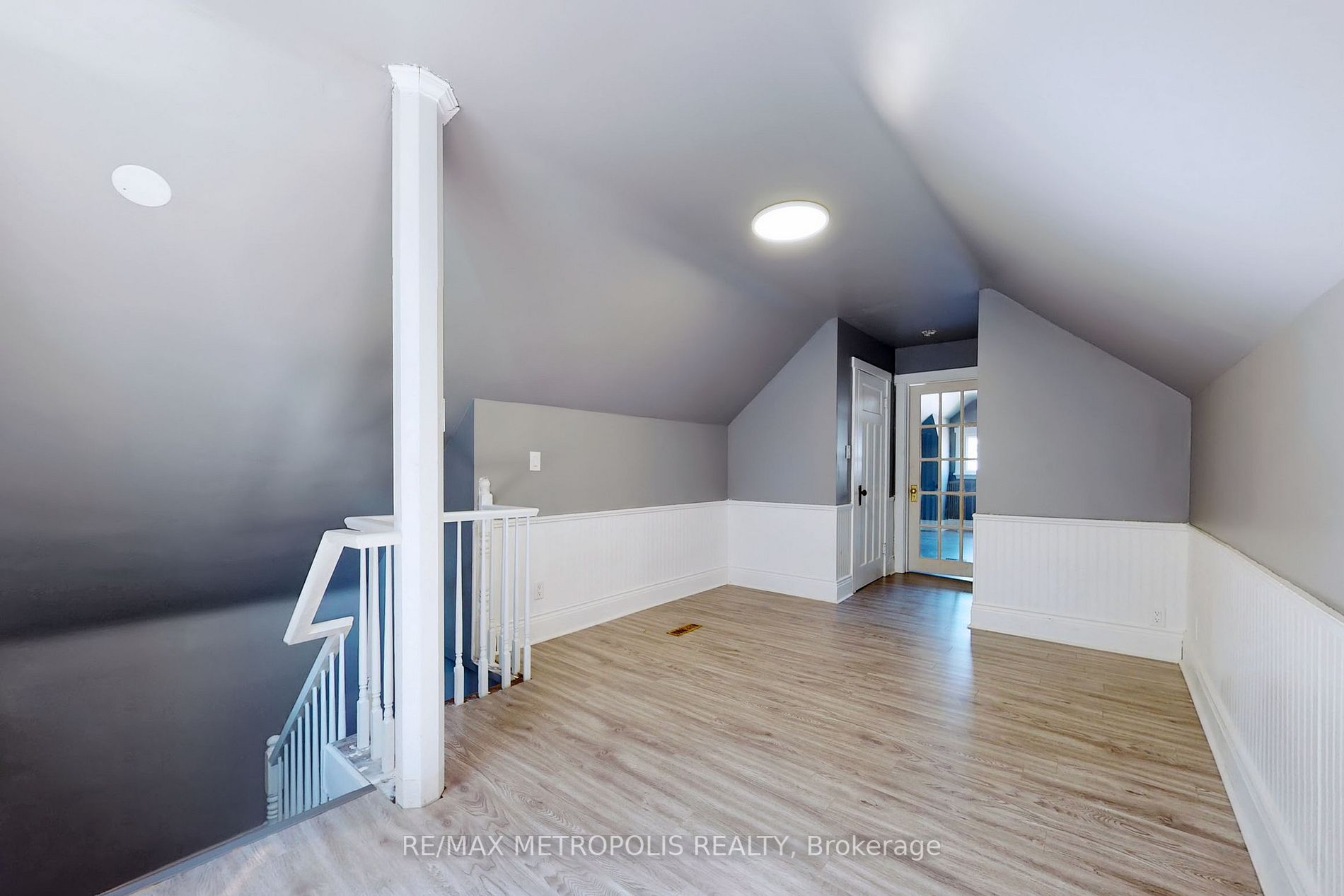 126 Connaught Ave N