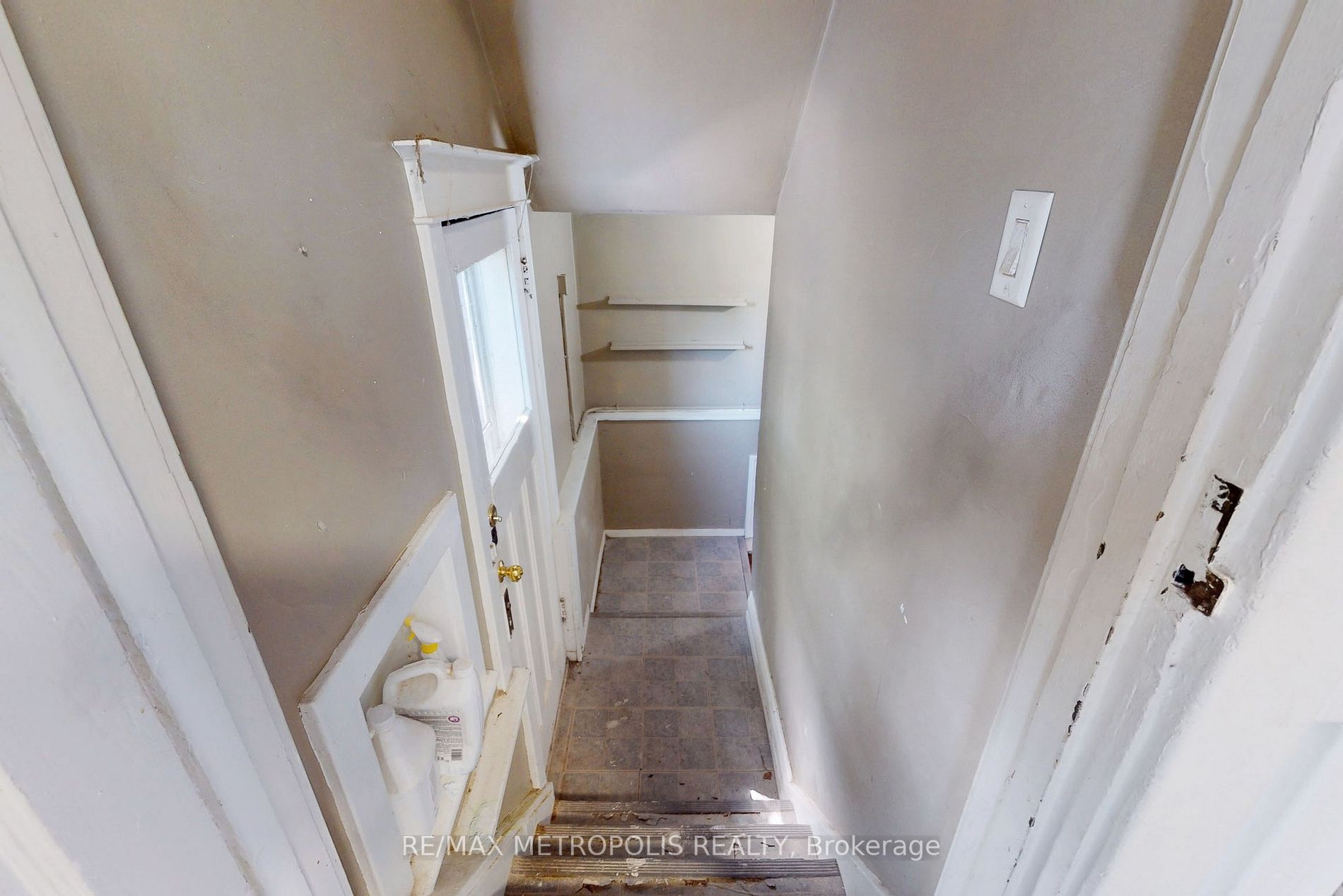 126 Connaught Ave N