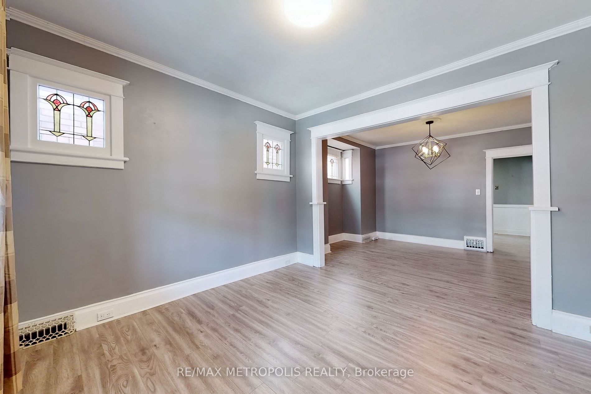 126 Connaught Ave N