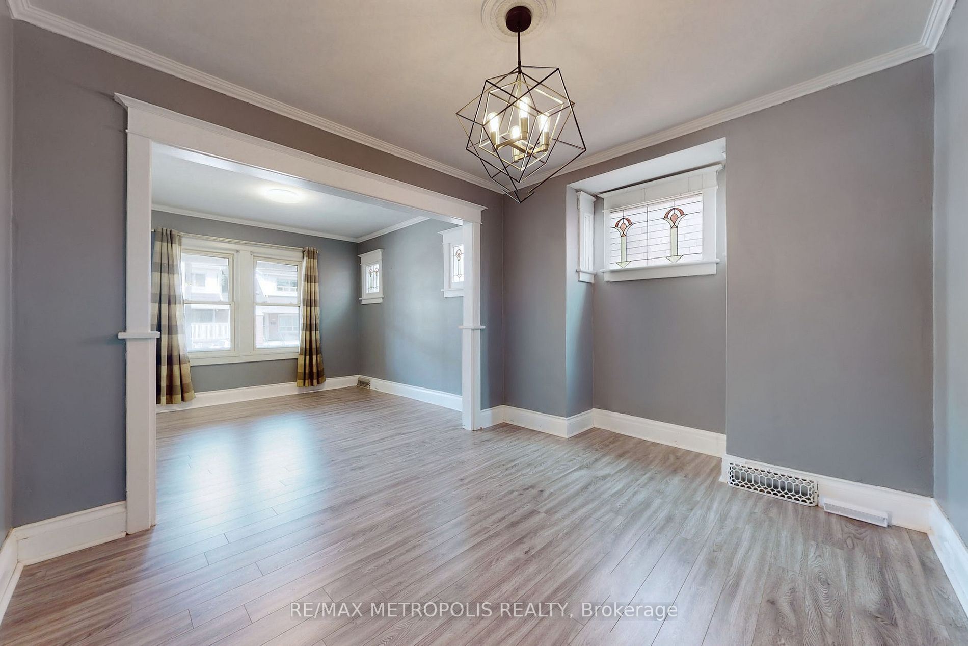 126 Connaught Ave N