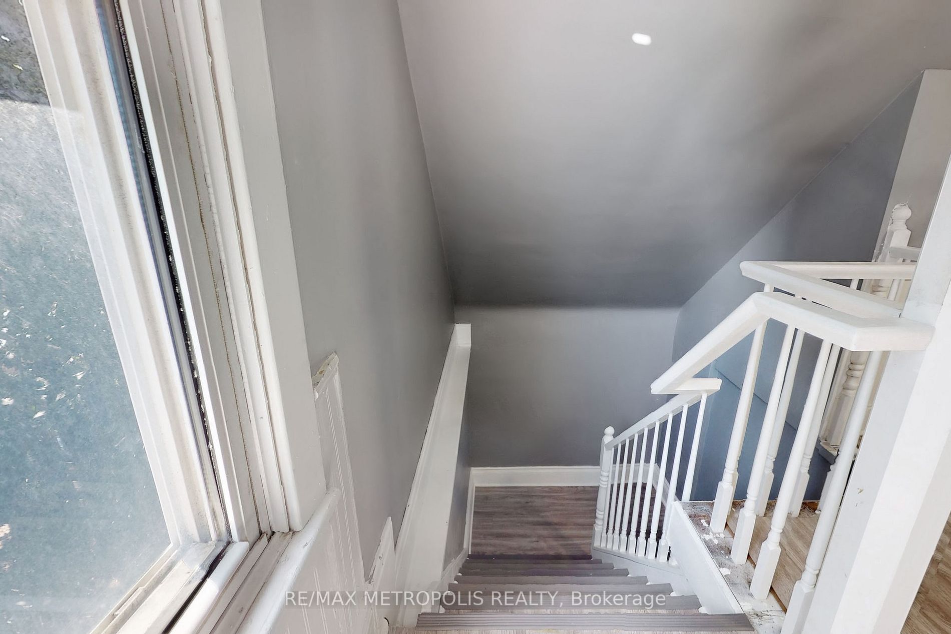 126 Connaught Ave N