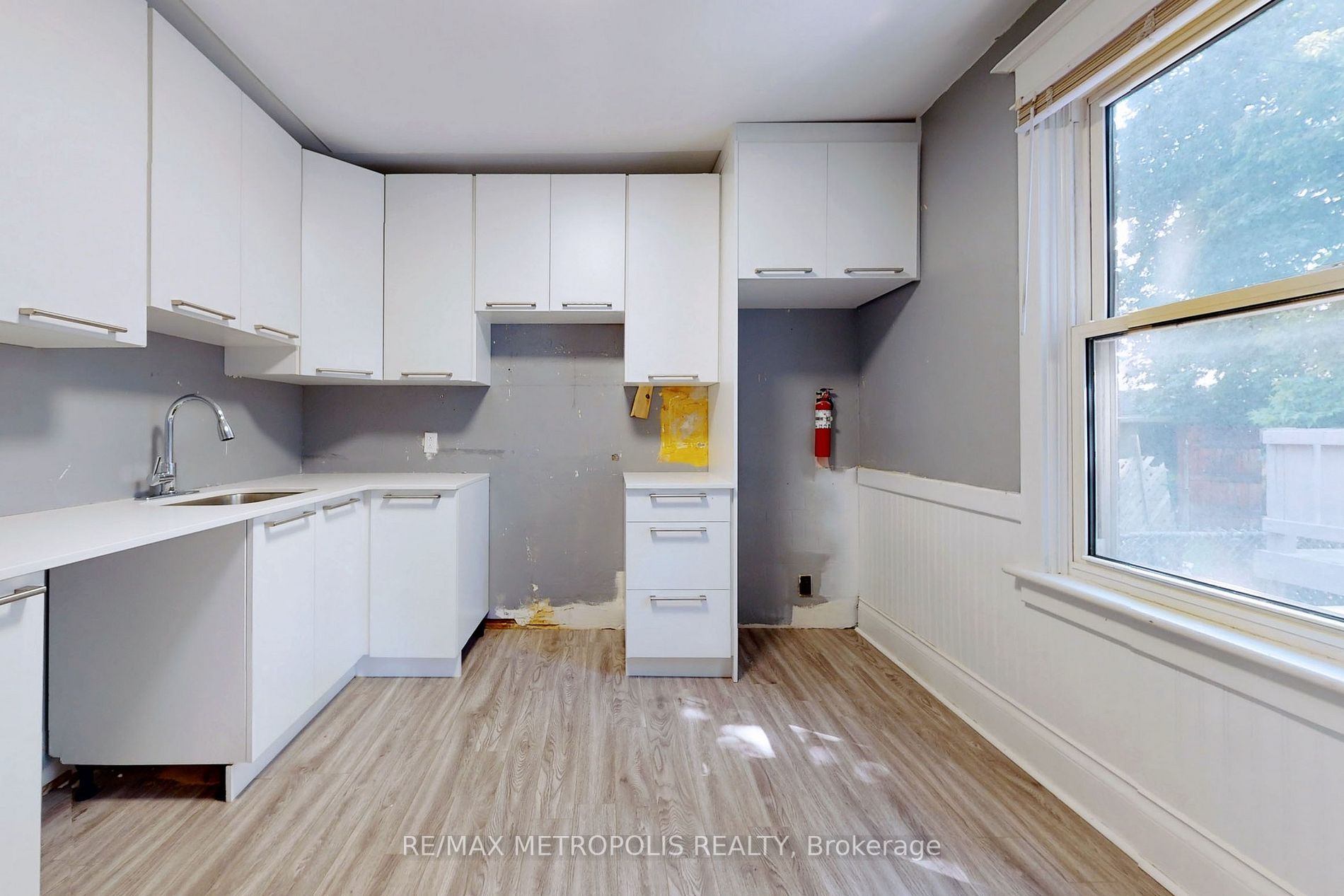 126 Connaught Ave N