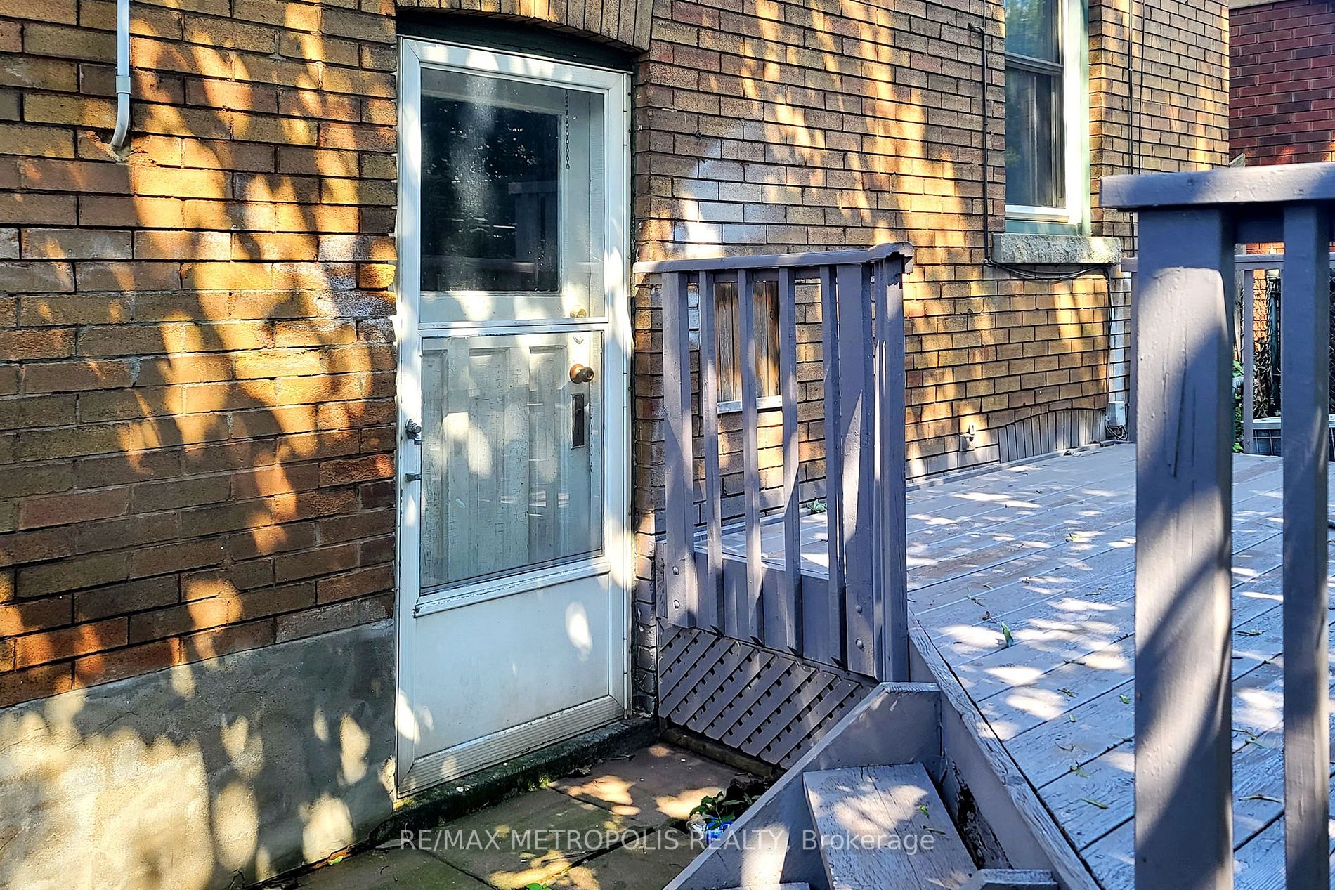 126 Connaught Ave N
