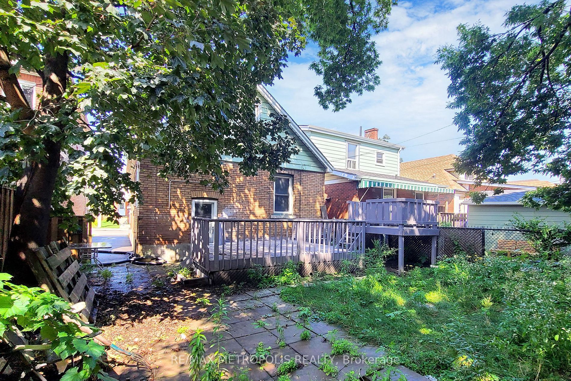 126 Connaught Ave N