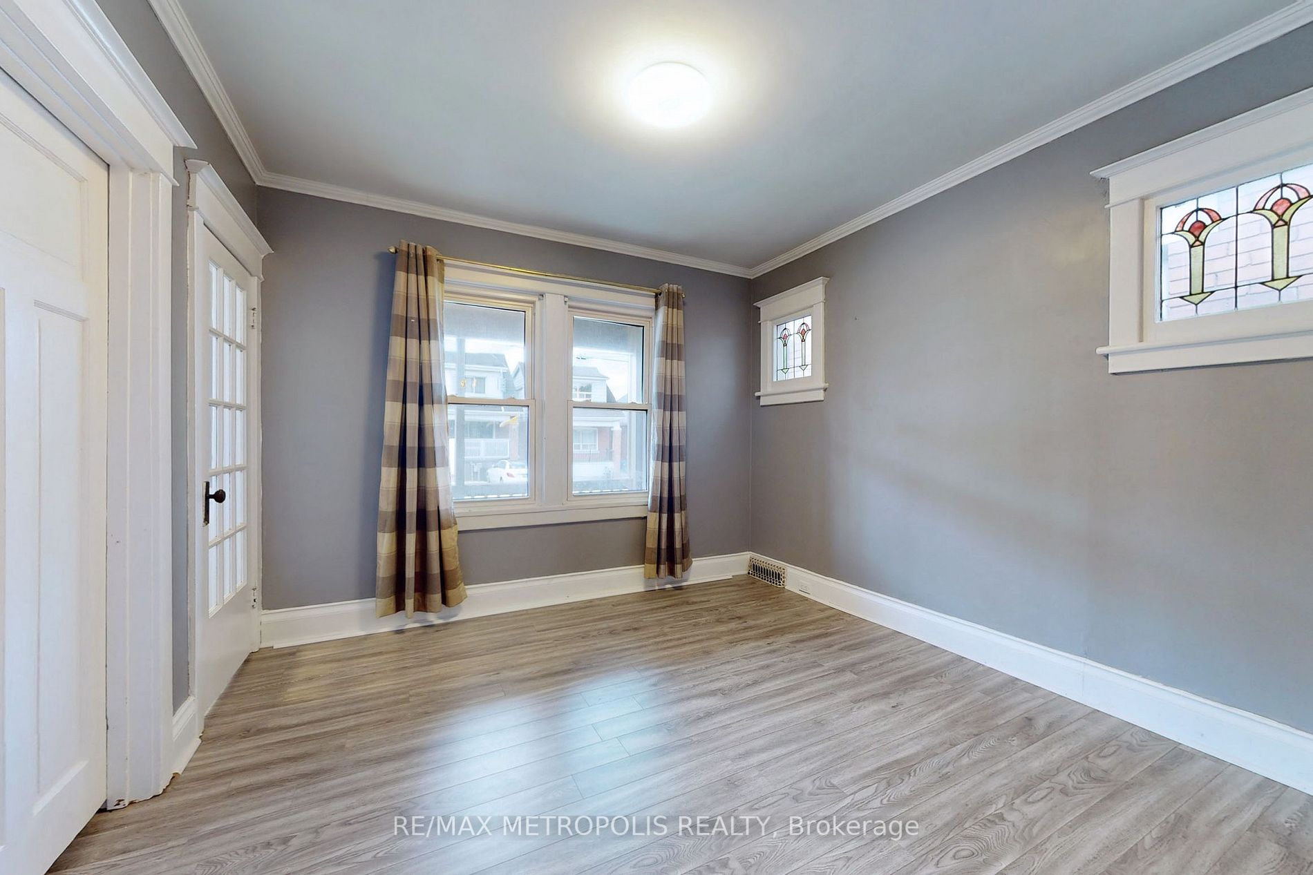 126 Connaught Ave N