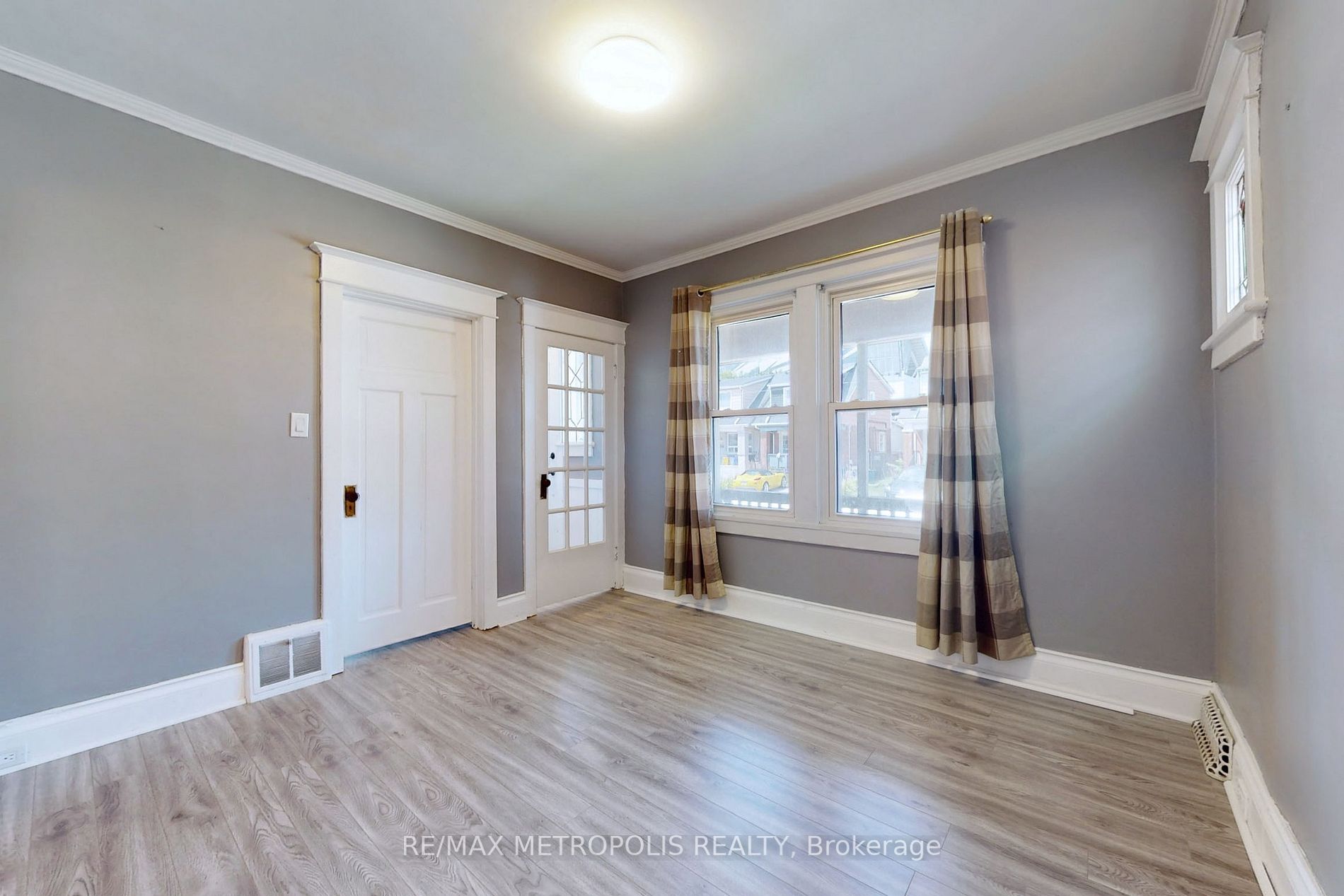 126 Connaught Ave N