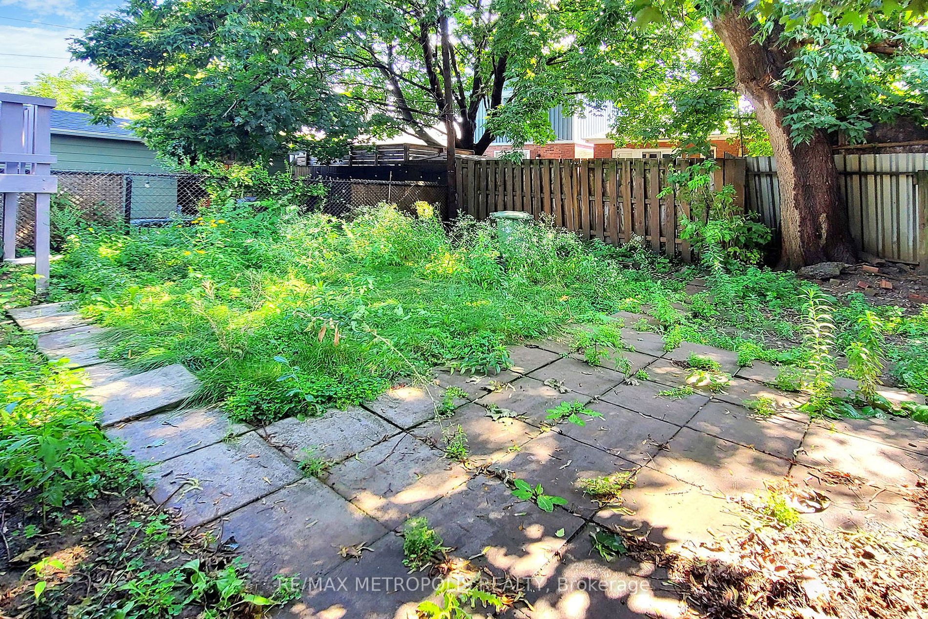 126 Connaught Ave N