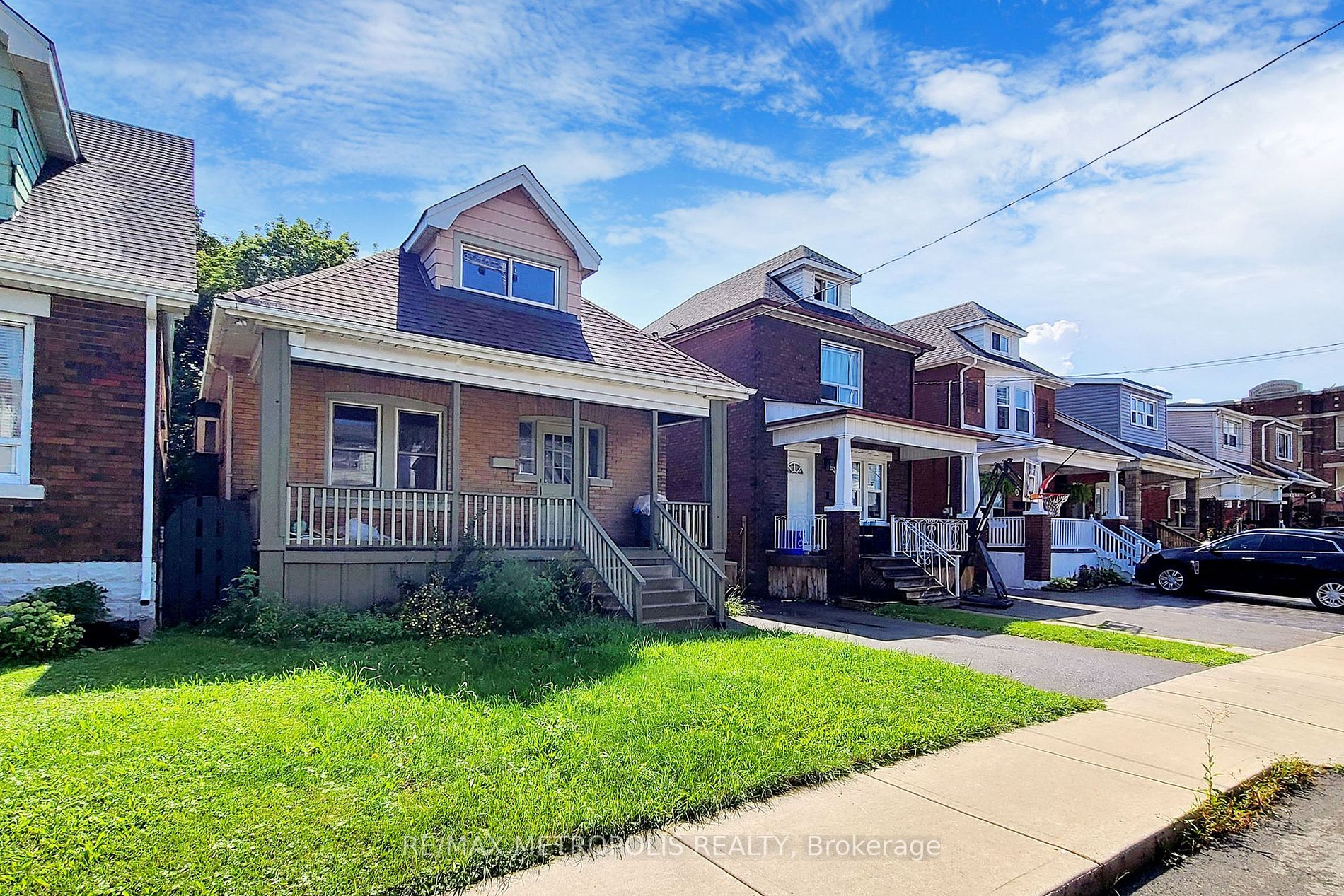 126 Connaught Ave N