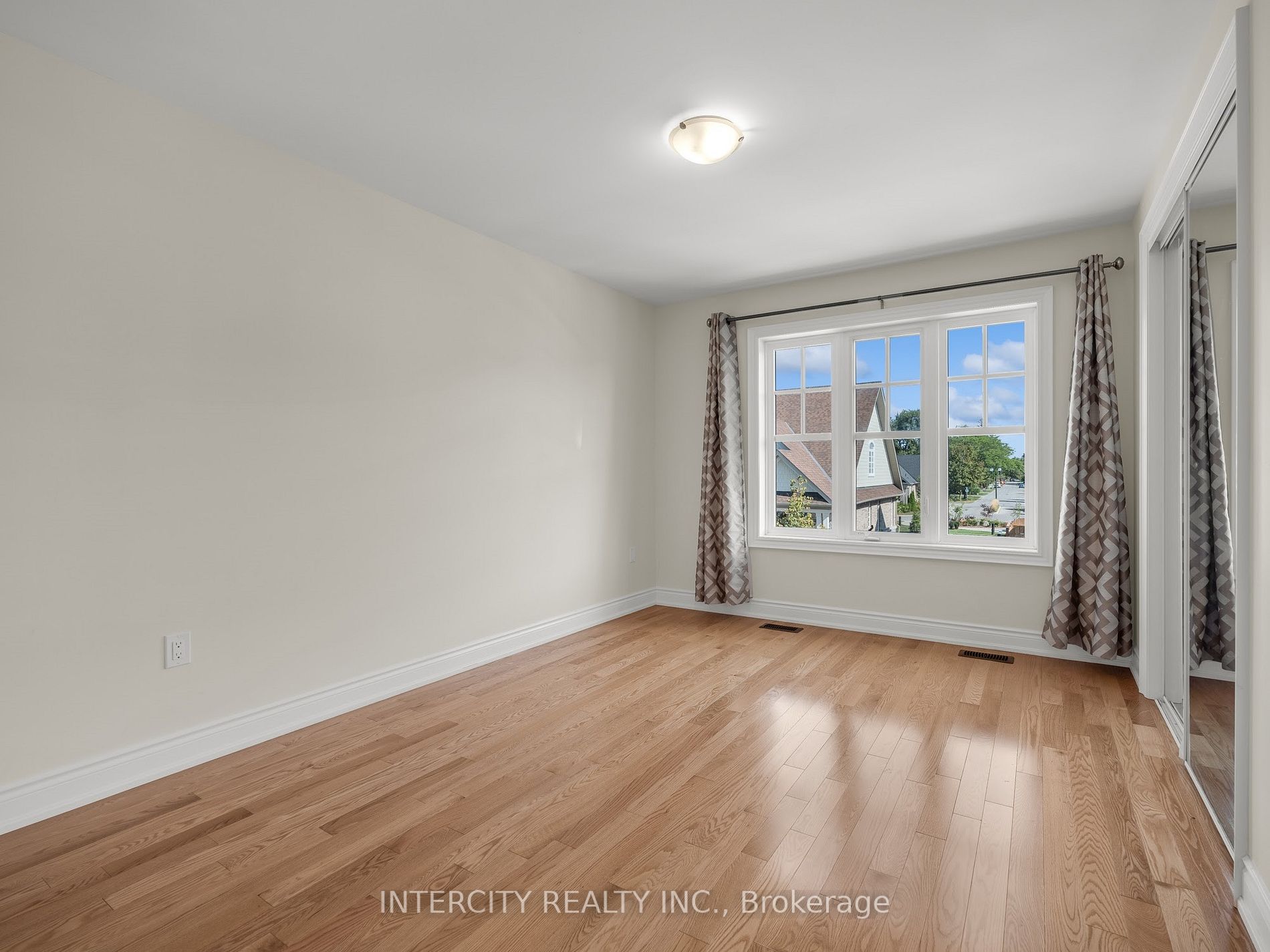 34 Windsor Circ, #00