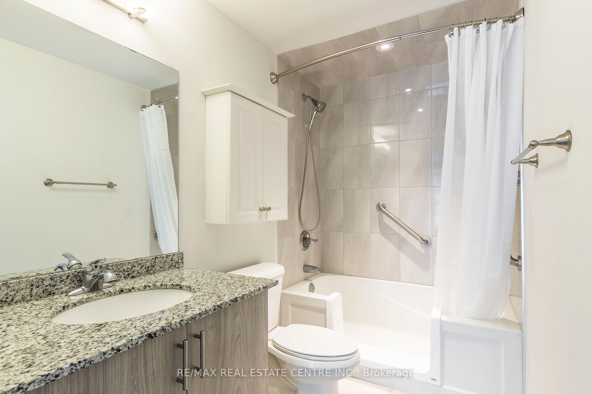 16 Markle Cres, #213