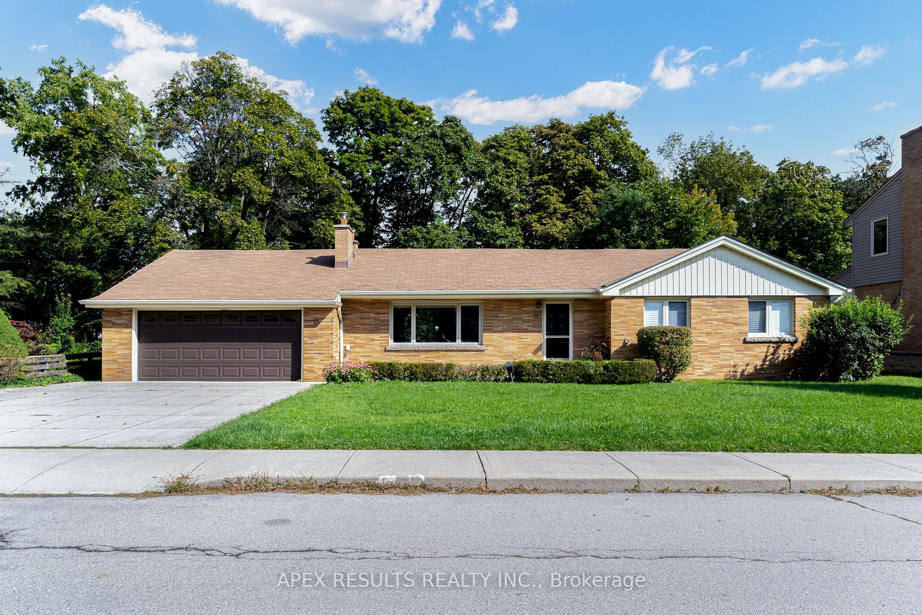 11 Wycliffe Ave