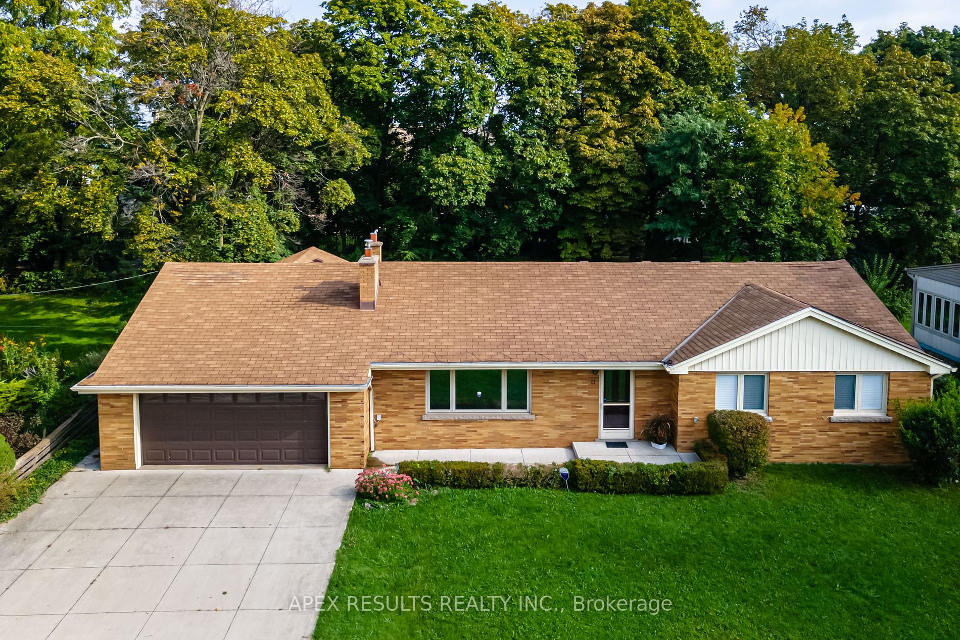 11 Wycliffe Ave