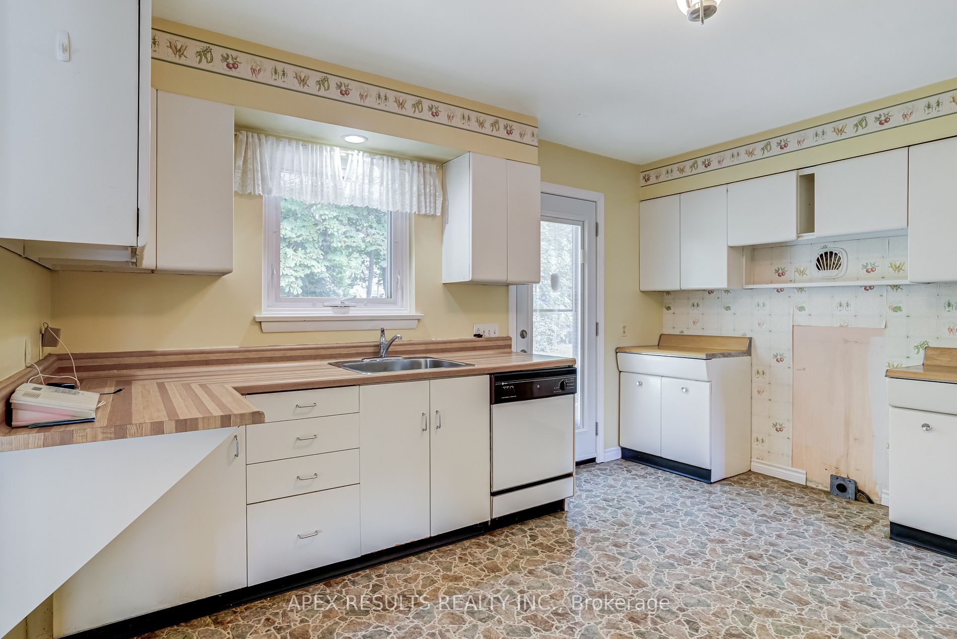 11 Wycliffe Ave
