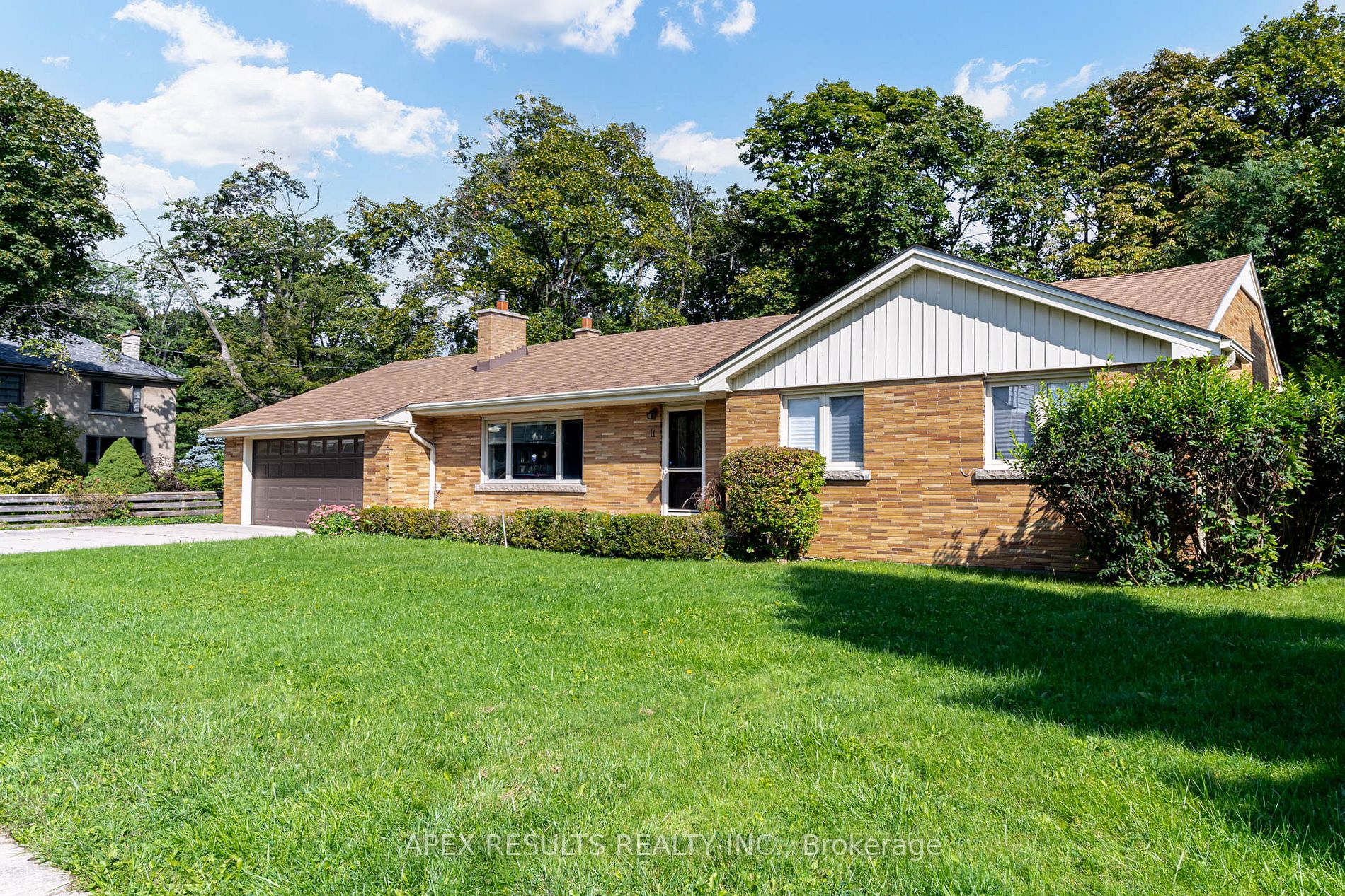 11 Wycliffe Ave