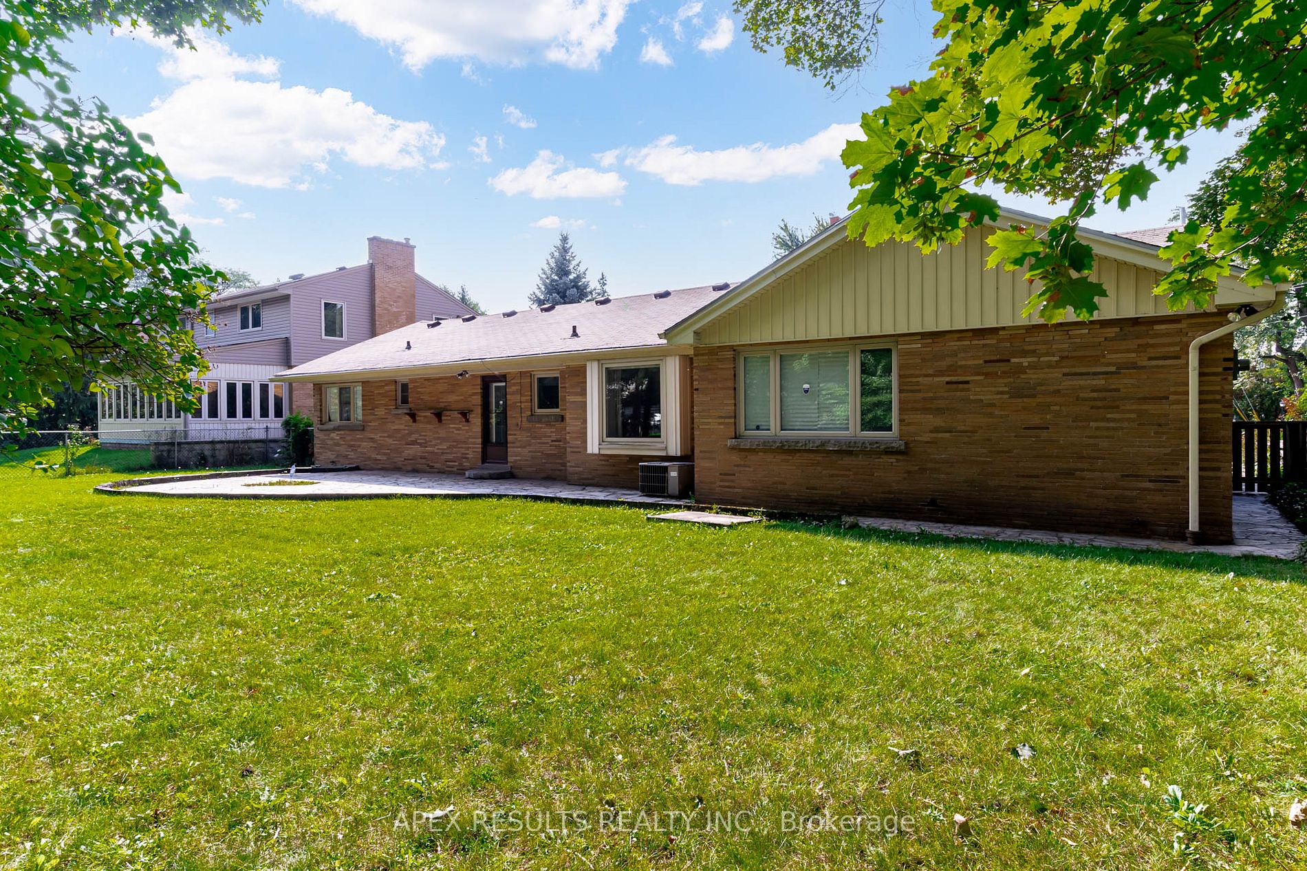 11 Wycliffe Ave