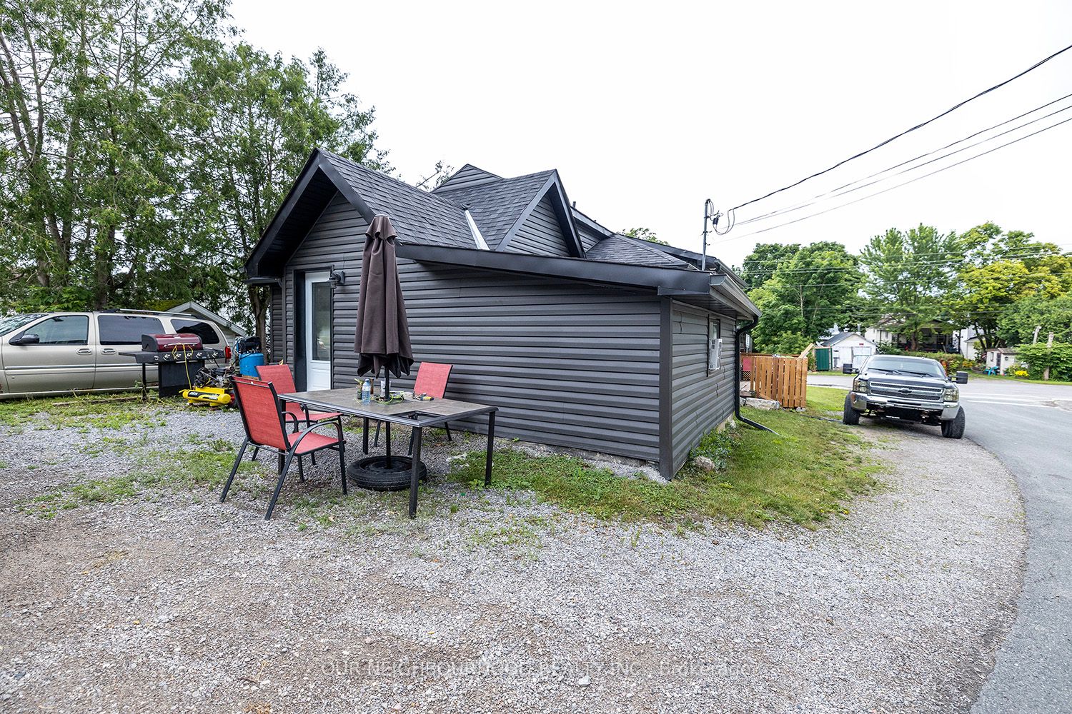 69 Maple St