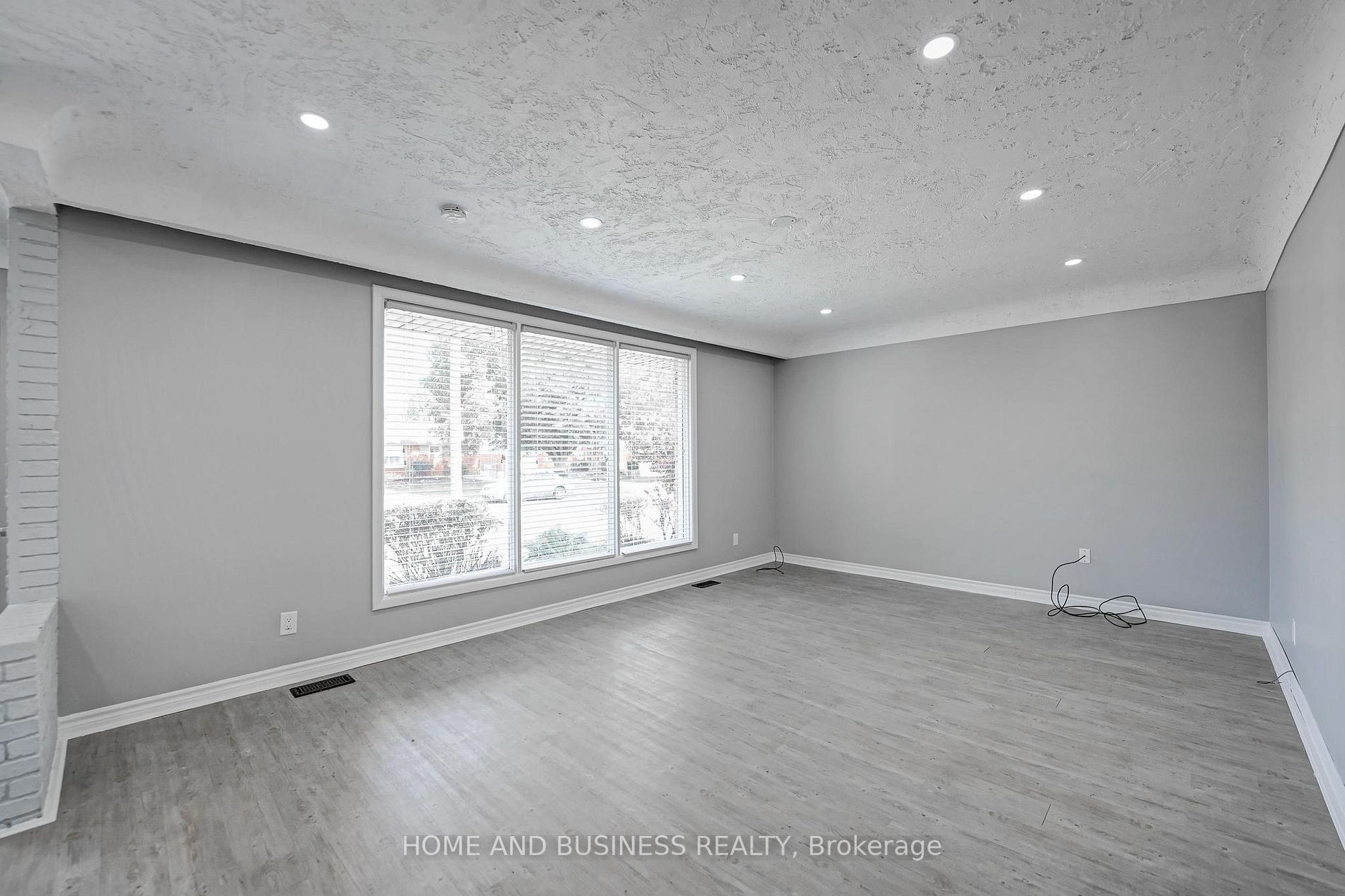 22 Newark Ave