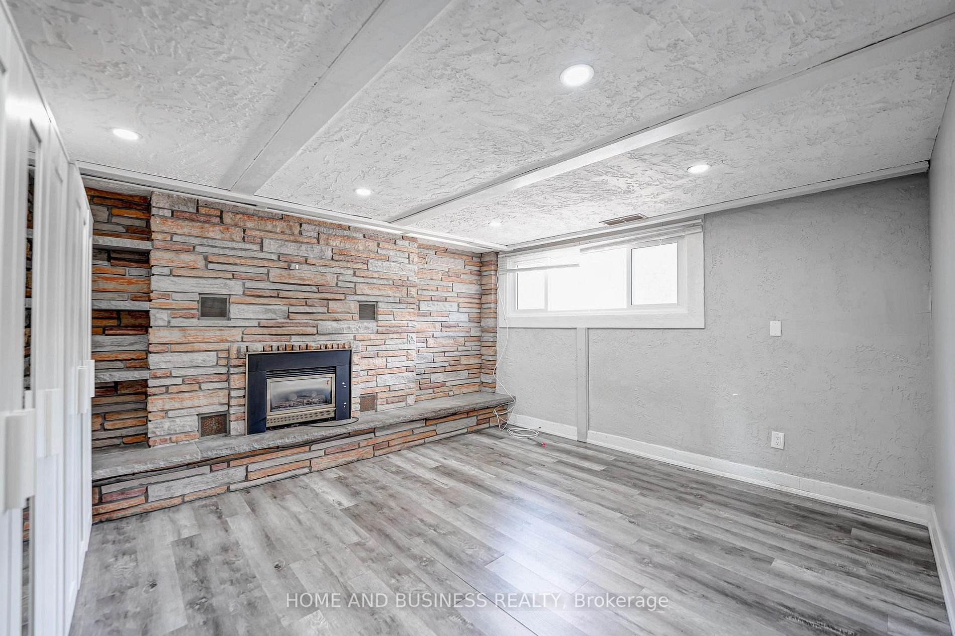 22 Newark Ave