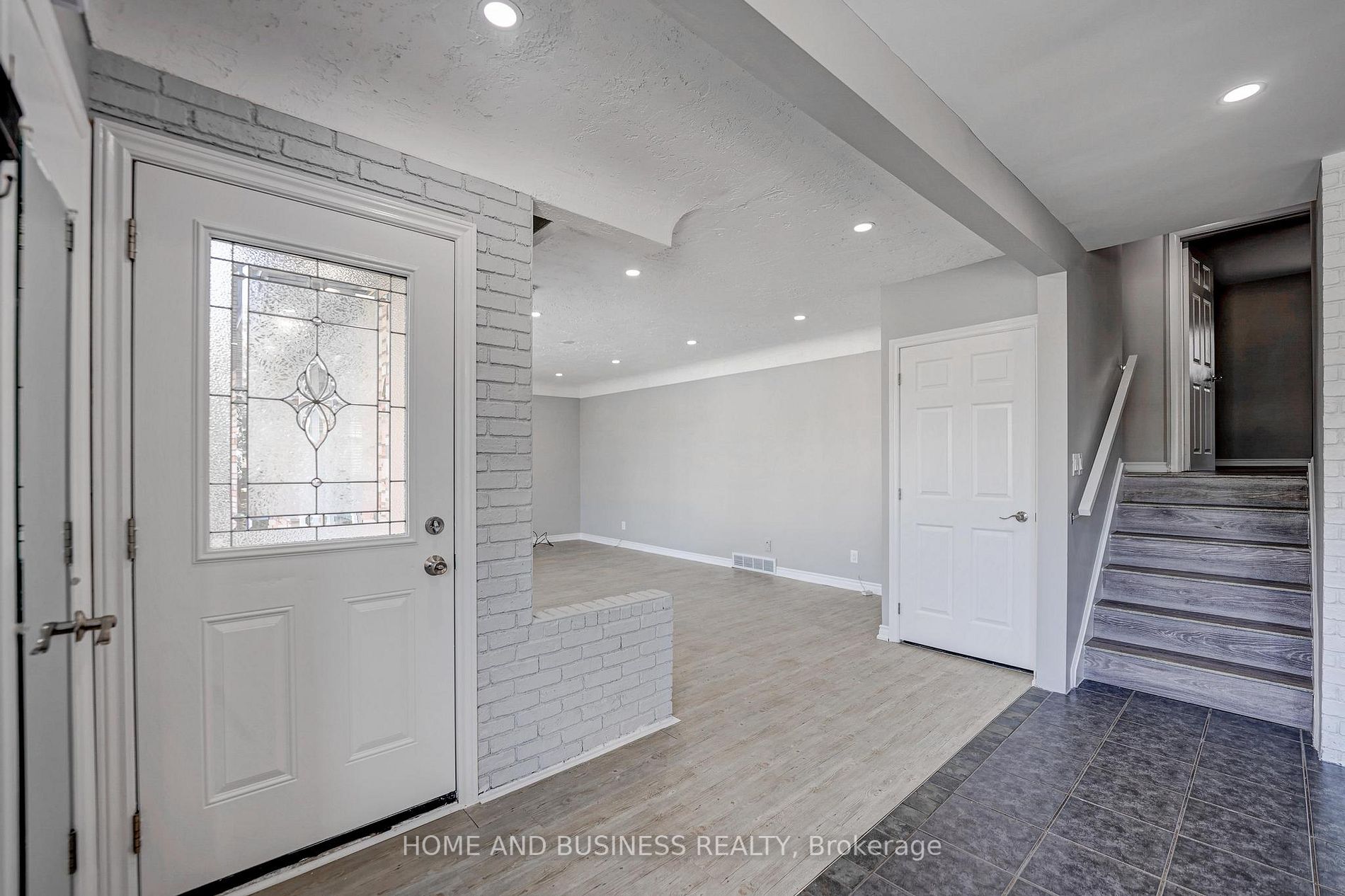 22 Newark Ave