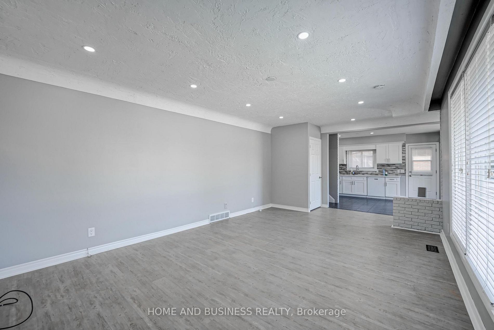 22 Newark Ave