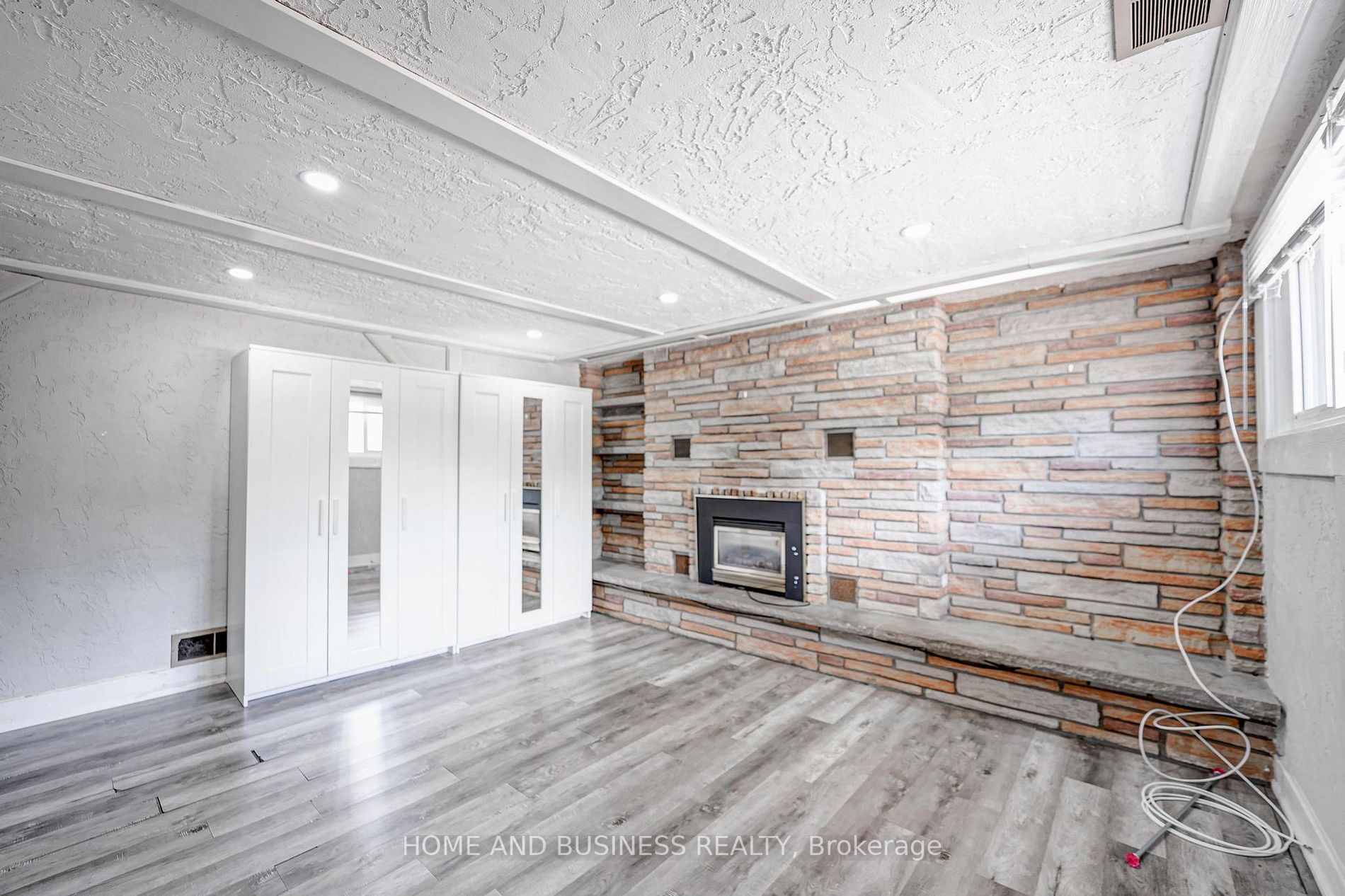 22 Newark Ave