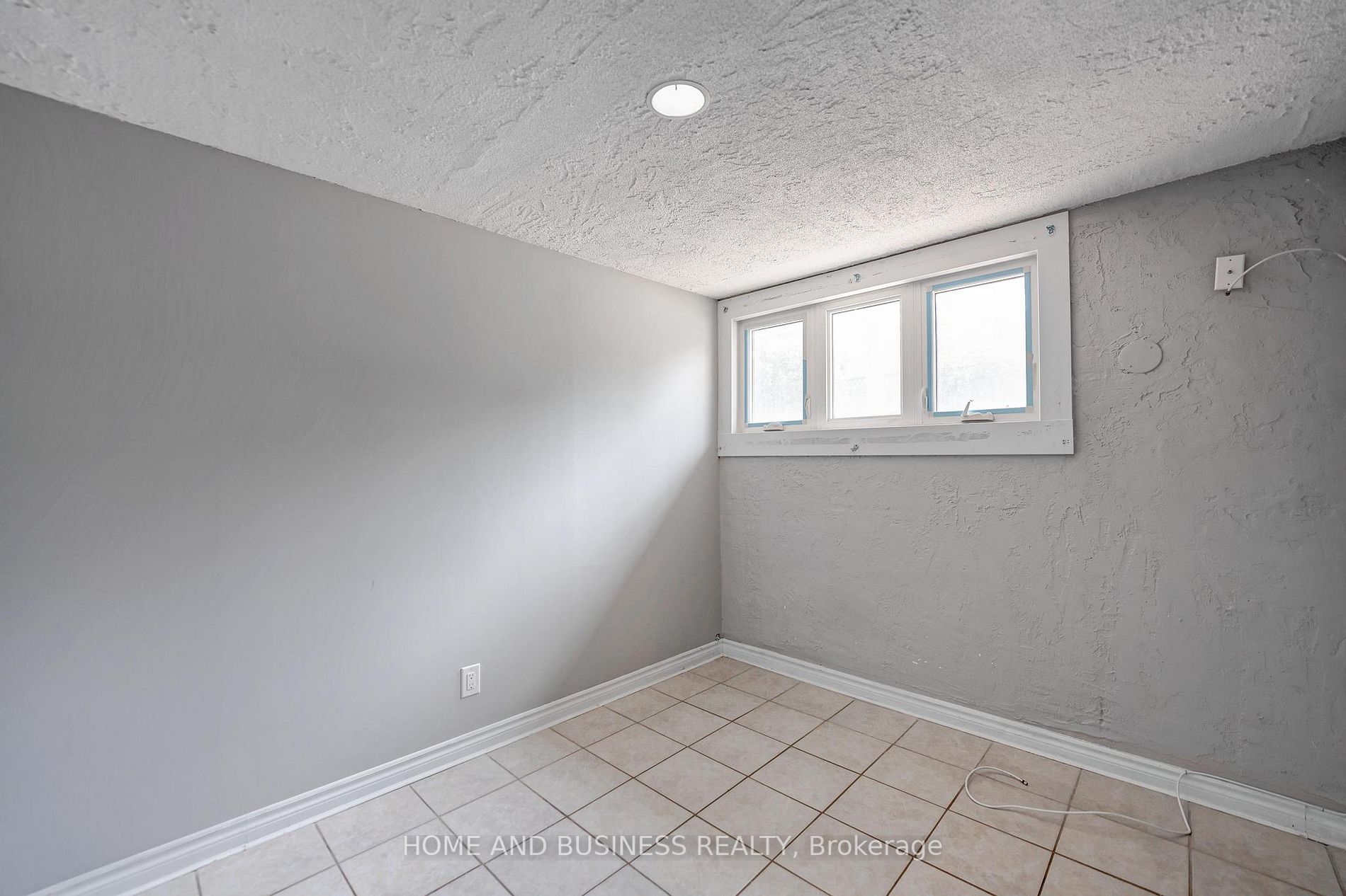22 Newark Ave