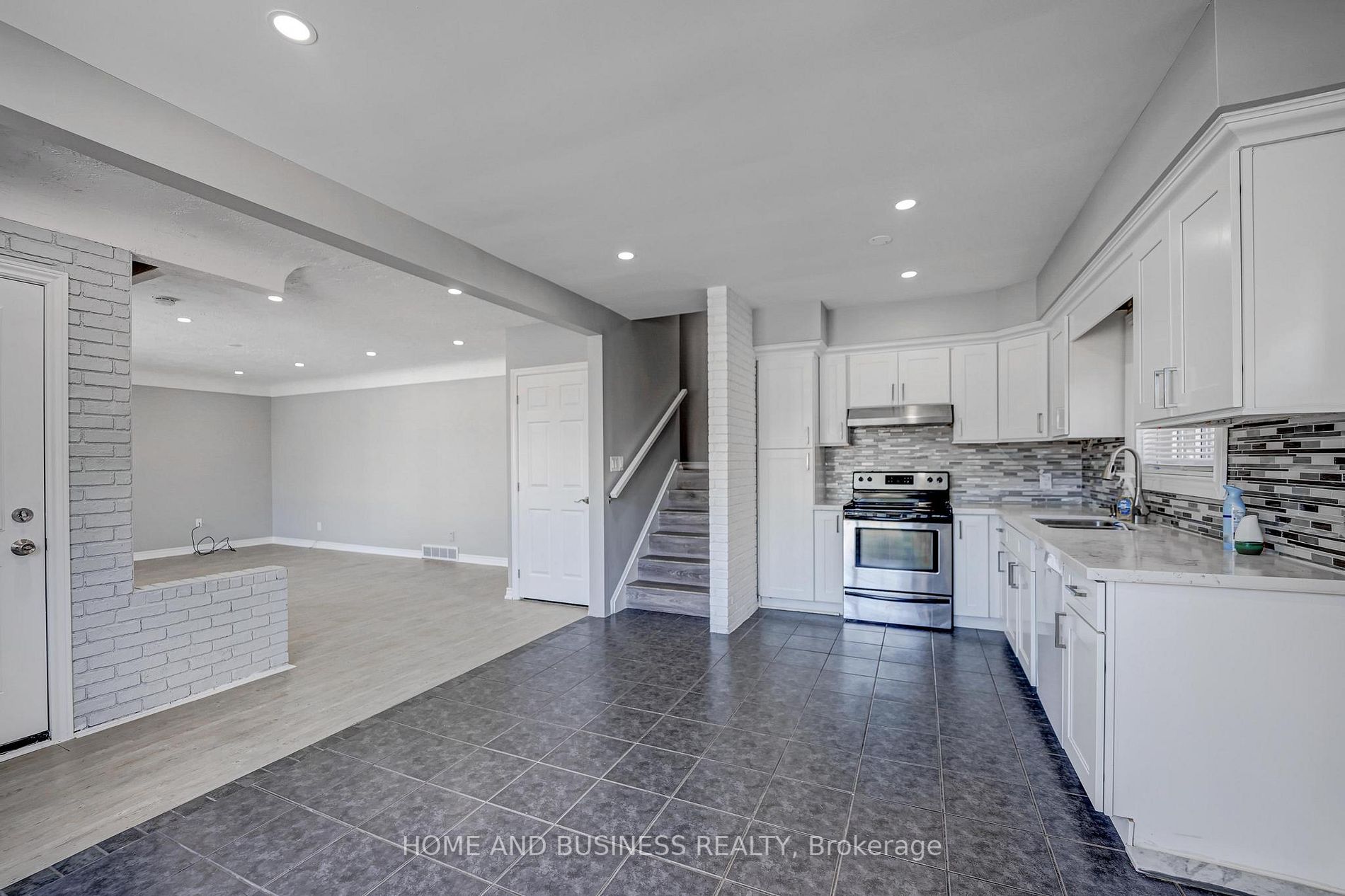 22 Newark Ave