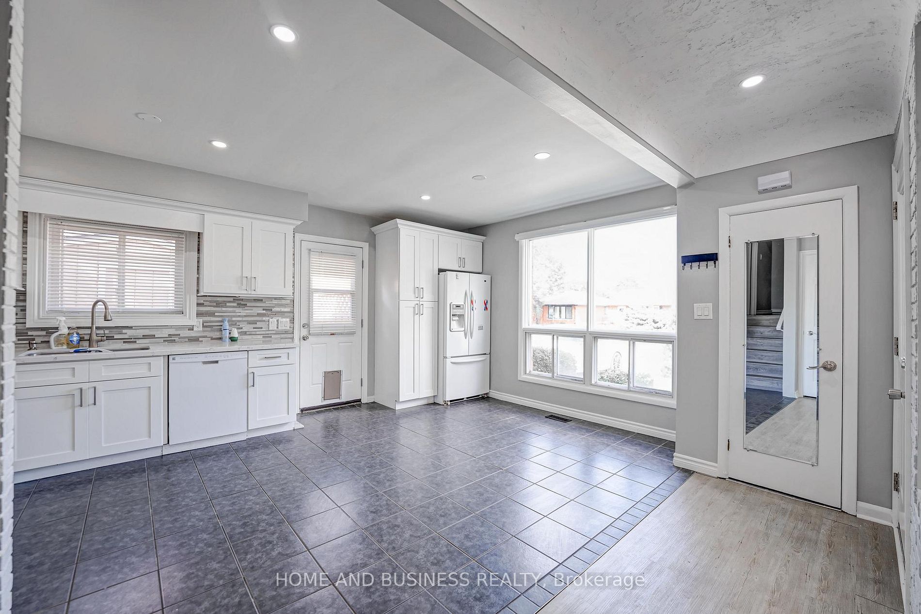 22 Newark Ave