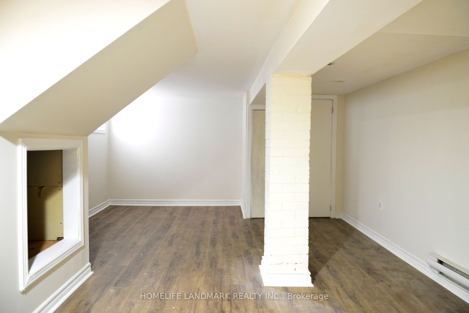 107 Spadina Avenue E