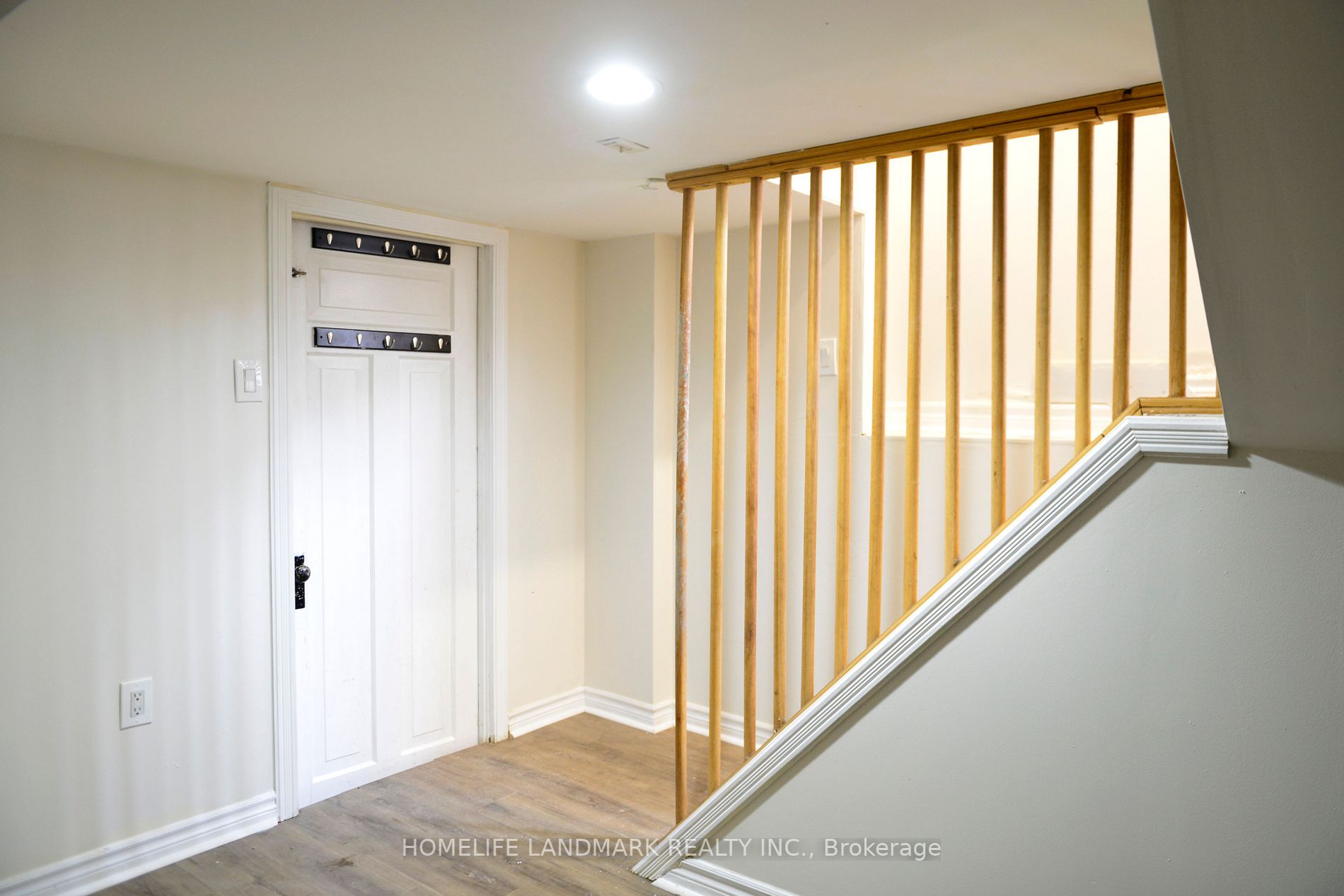 107 Spadina Avenue E