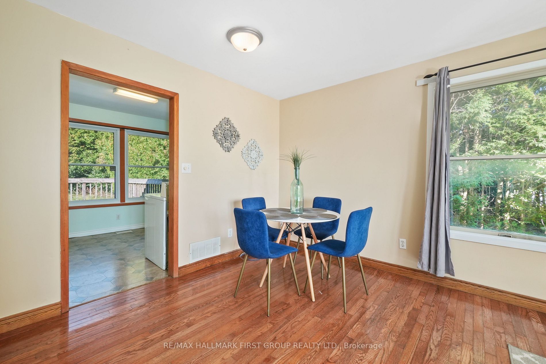 10 Croft St