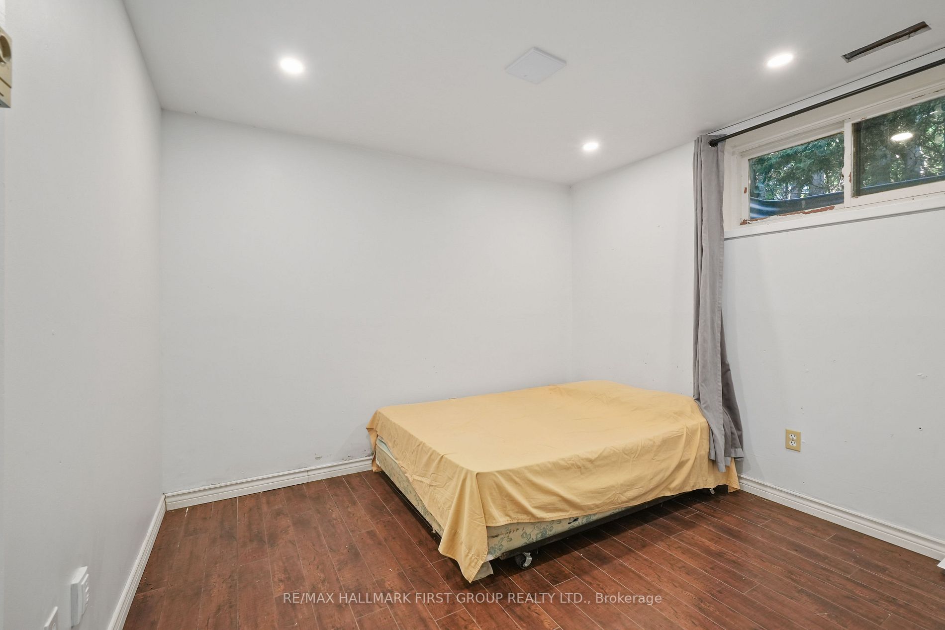 10 Croft St