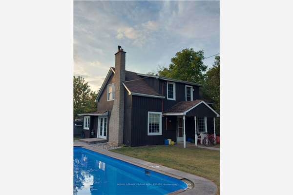 881 Armour Rd, Peterborough