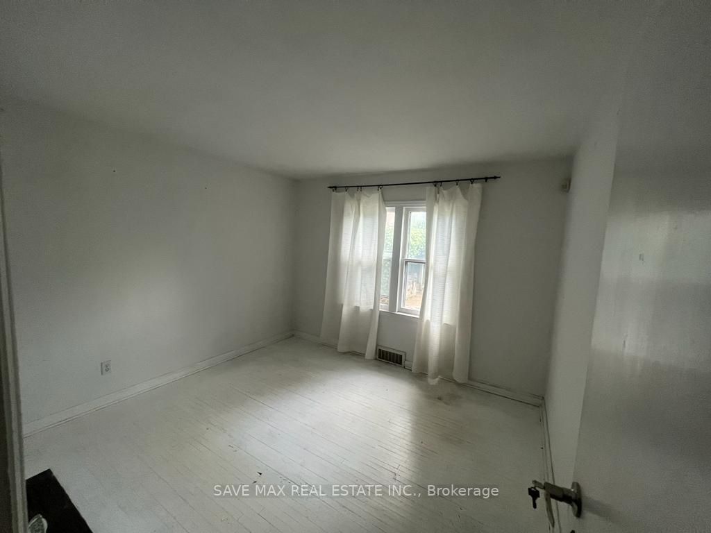 5996 Dorchester Rd