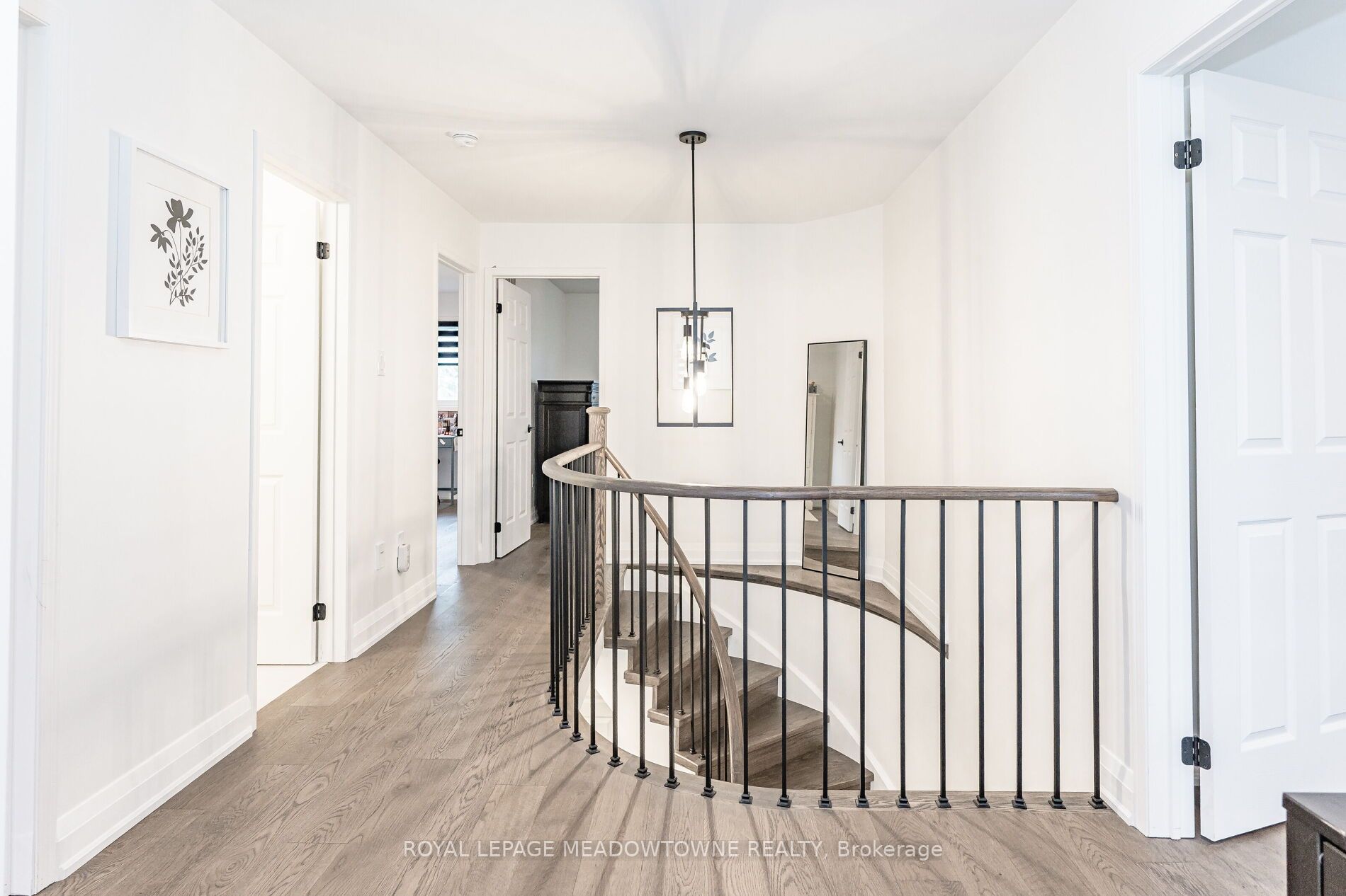 74 Royaledge Way