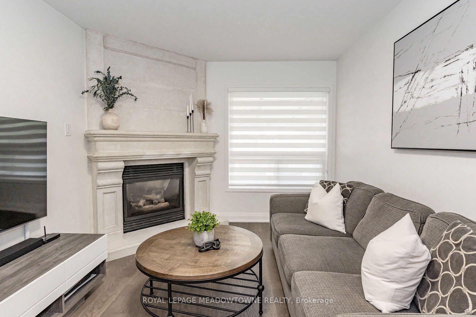 74 Royaledge Way