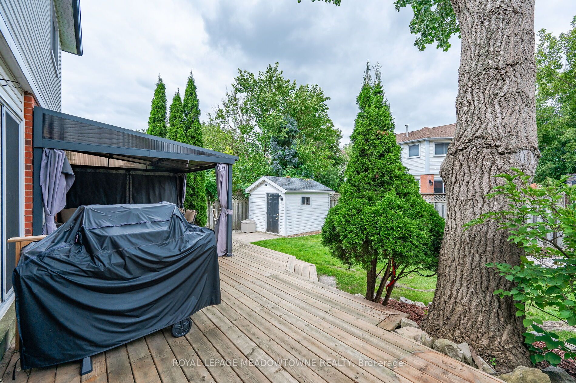 74 Royaledge Way