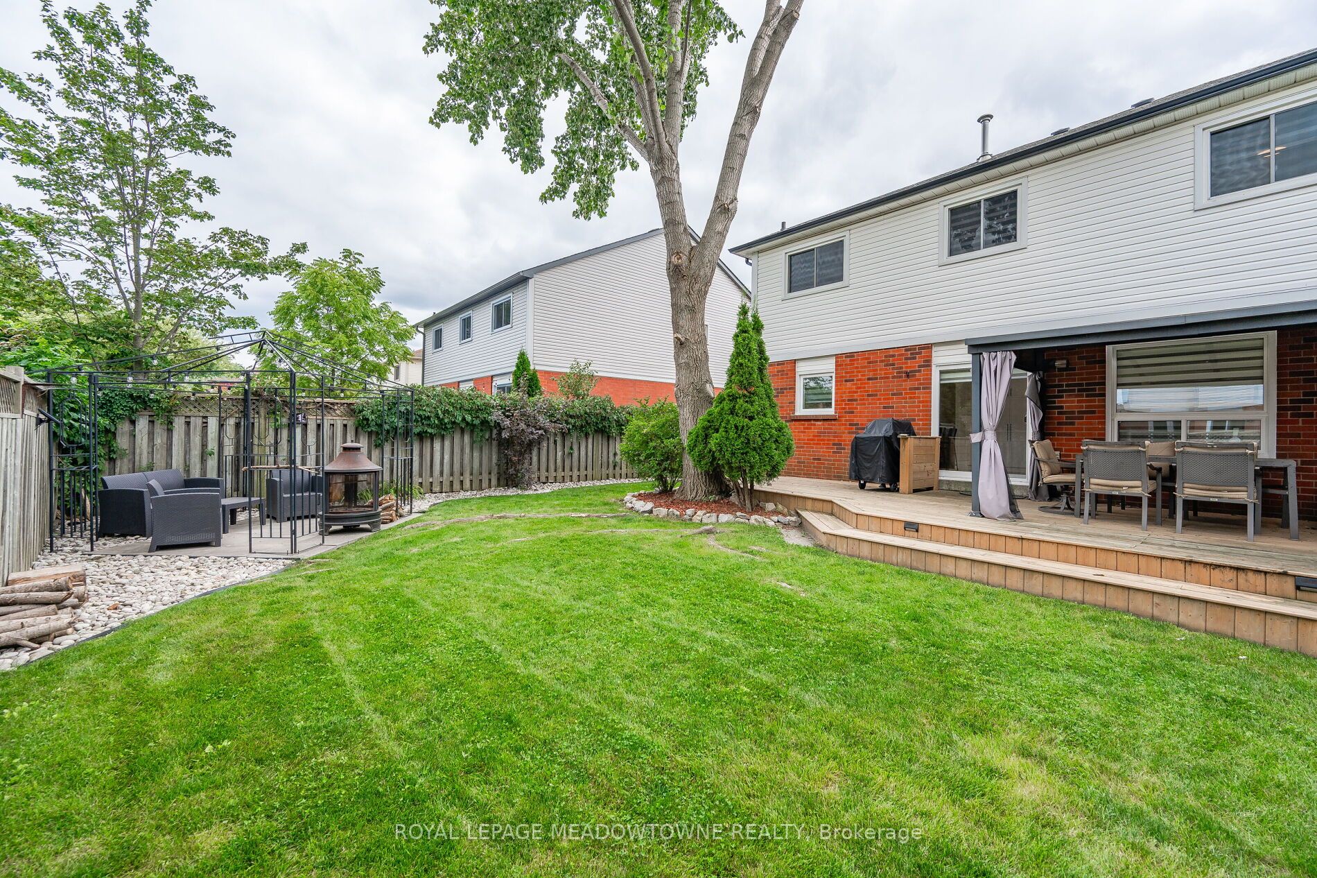 74 Royaledge Way