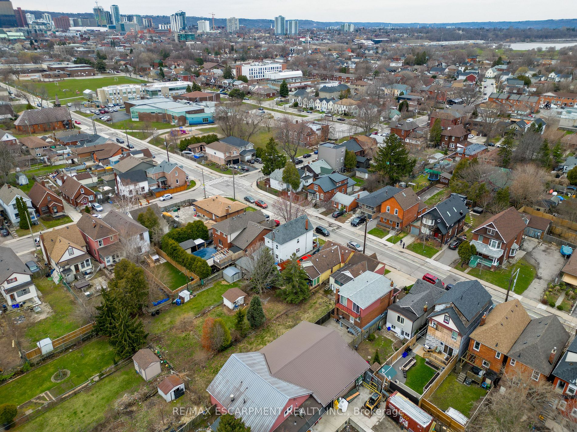 510 John St N
