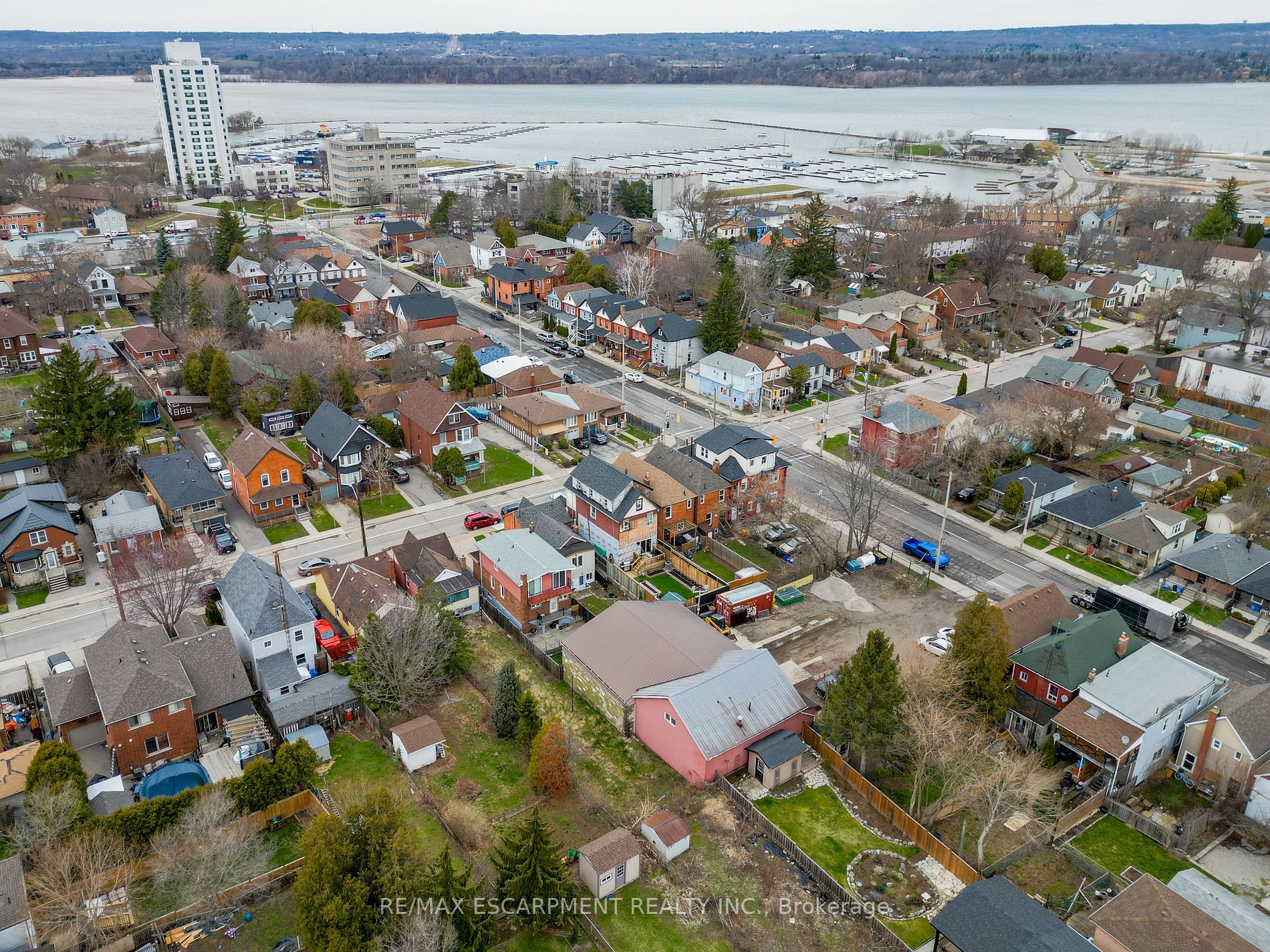 510 John St N