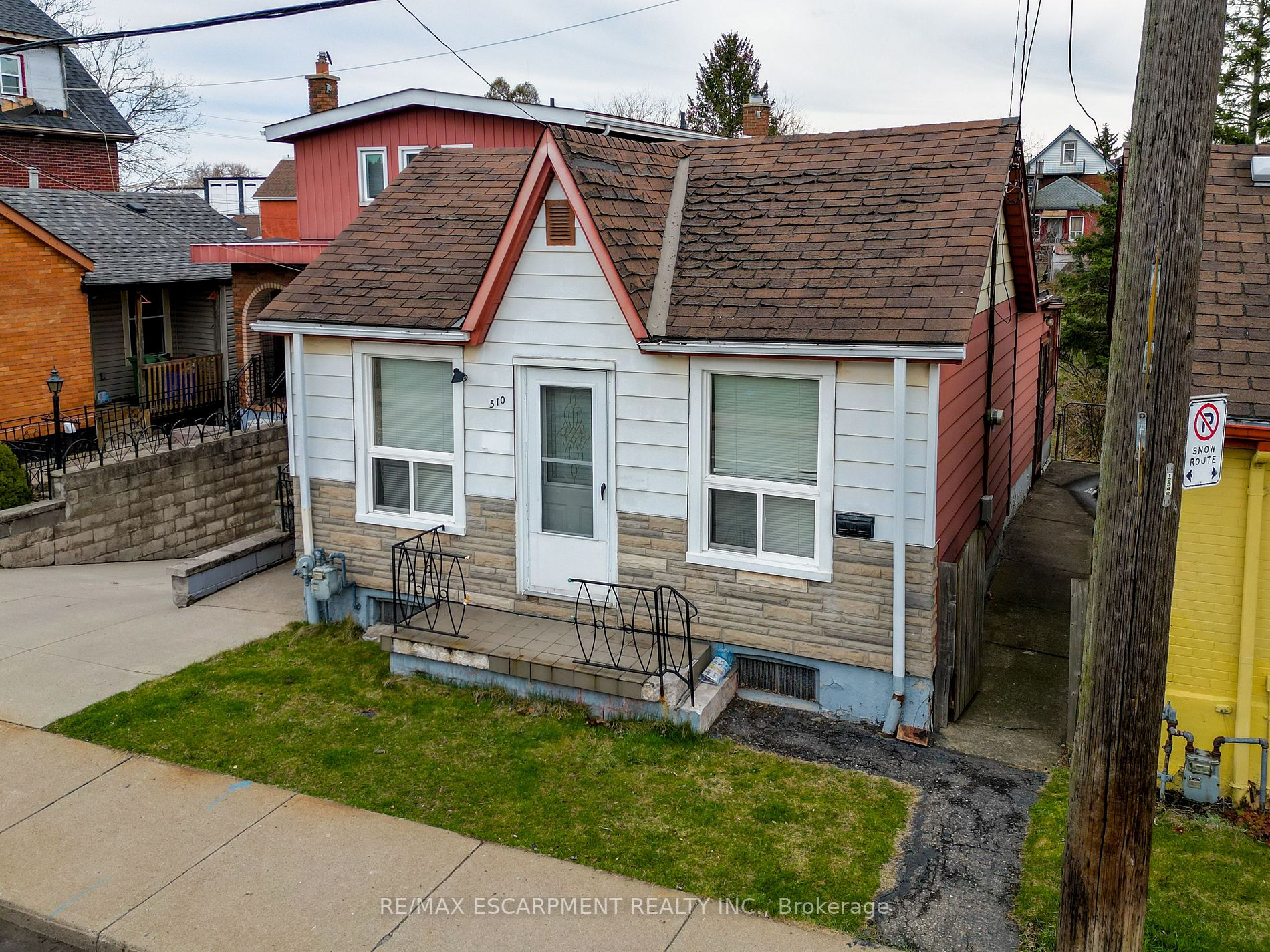 510 John St N