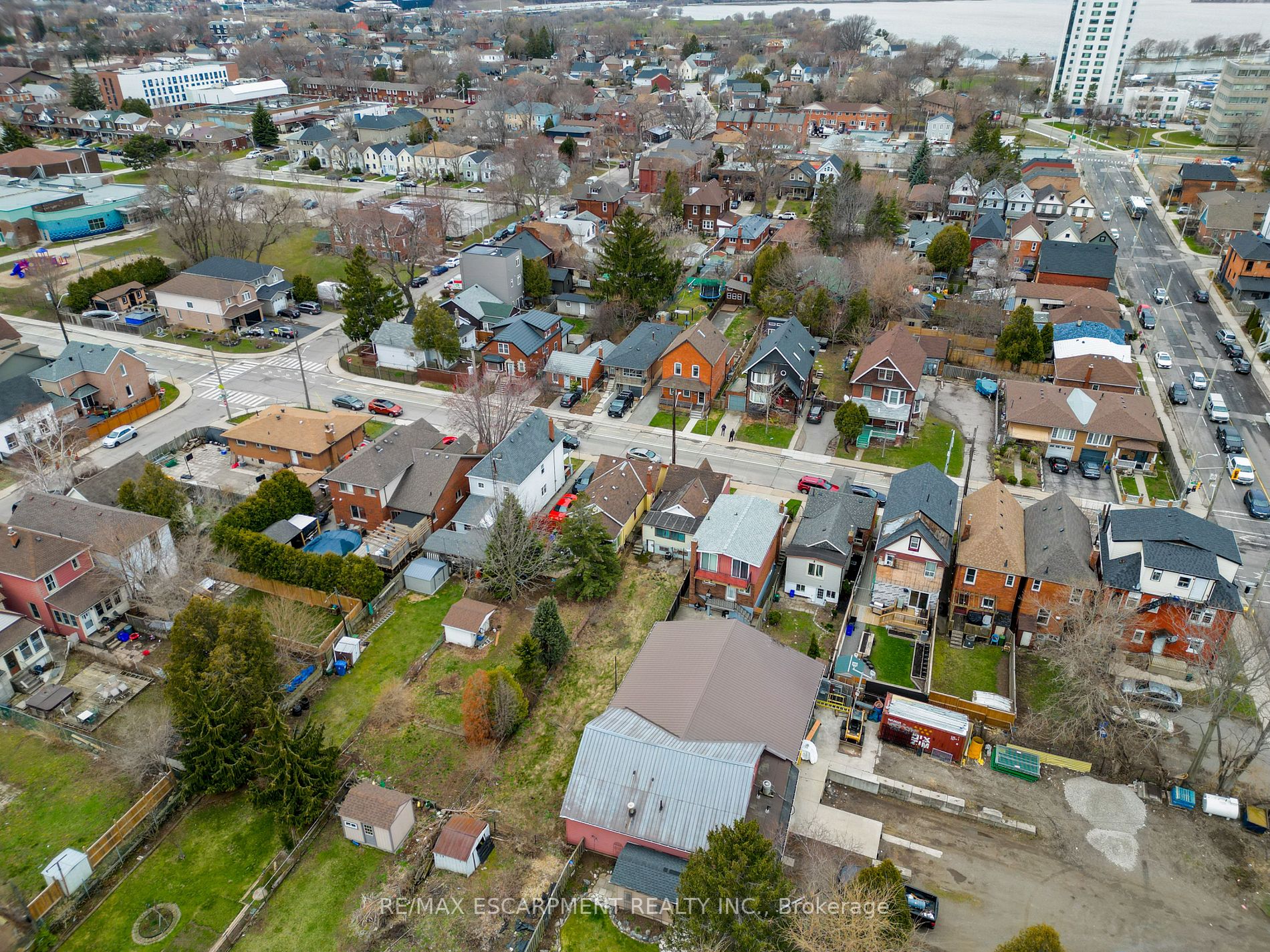 510 John St N
