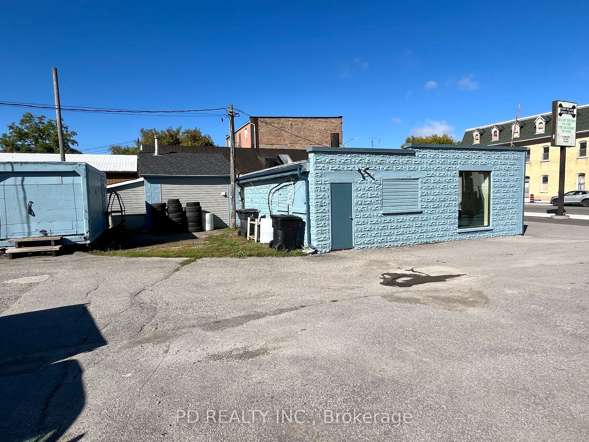 40 King St E